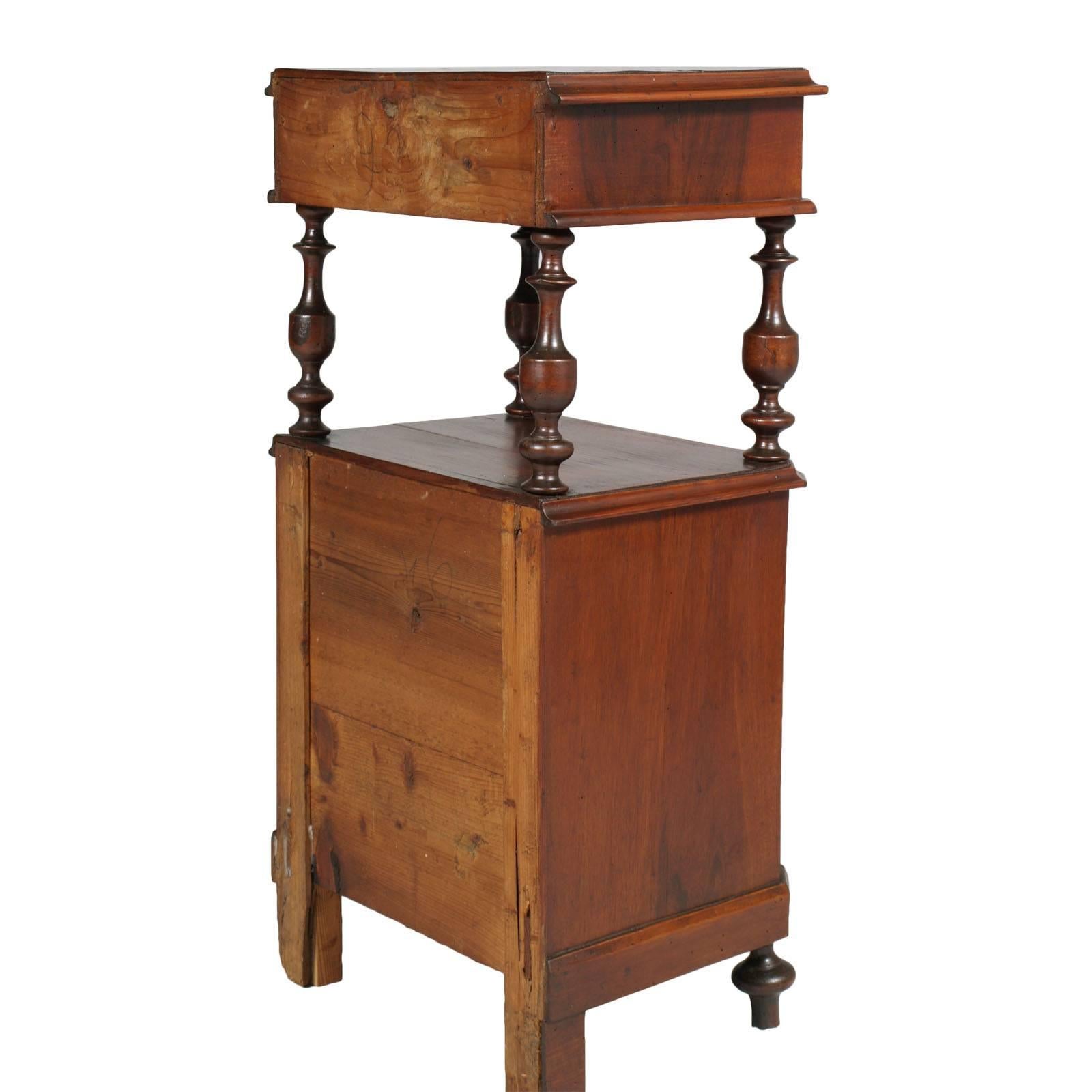 All original 19th Century Italian Nightstand in massive Walnut , wax polished In Good Condition For Sale In Vigonza, Padua