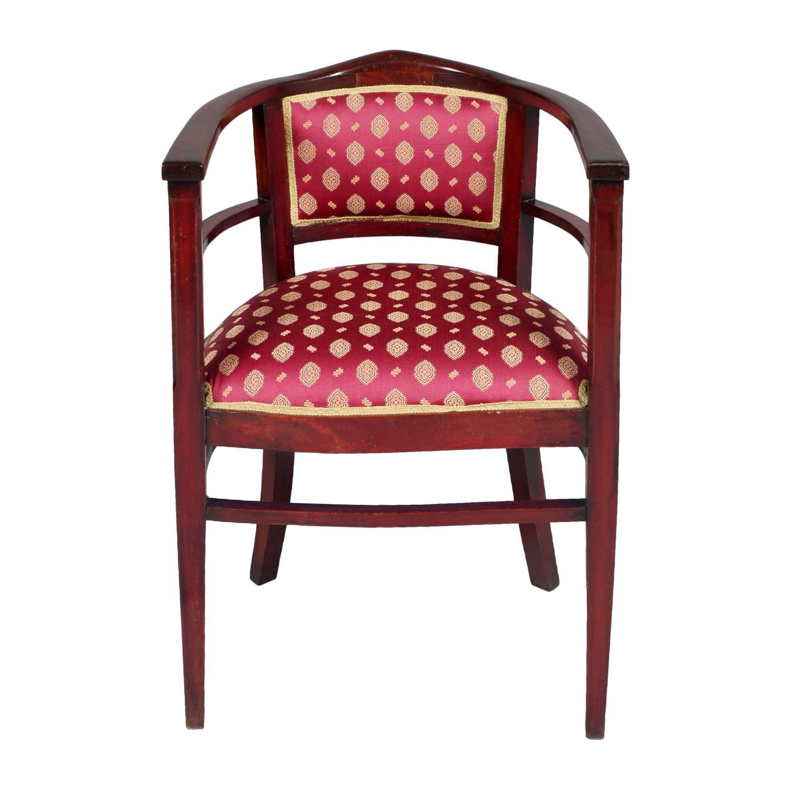 Early 20th century Austrian Art Nouveau Belle Époque chair, armchair, atributable Koloman Moser/Josef Hoffmann for Wiener Werkstätte in mahogany, restored and new upholtered.

Measure in cm: H 80/50, W 57, D 54.