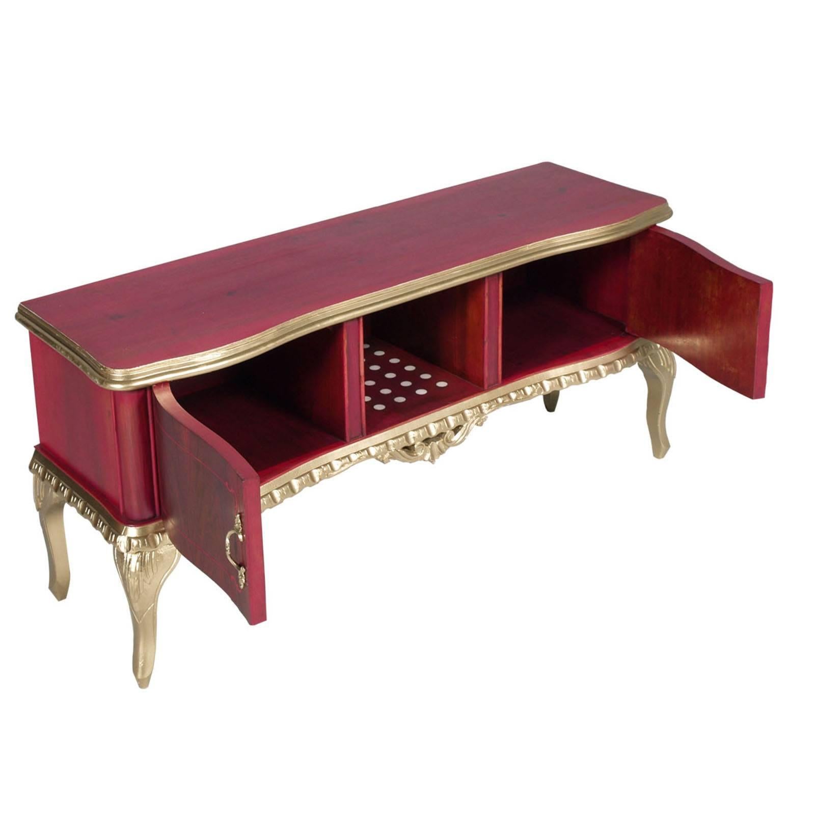 Beginning 20th century low Venetian Baroque console in carved gold walnut, veneer walnut and burl walnut with inlay thread. Cabinet color fuchsia  with two closed compartments and open central illuminated part. 
Mobile suitable as a TV