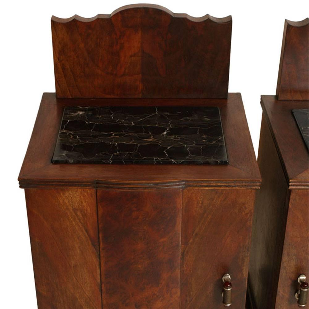 Italian Early 19th Century Art Nouveau Pair of Nightstands in Walnut, Black Marble Top For Sale