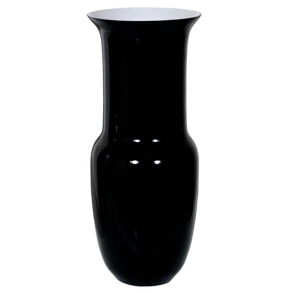 Grand vase en verre soufflé de Murano noir et blanc du milieu du siècle par Venini