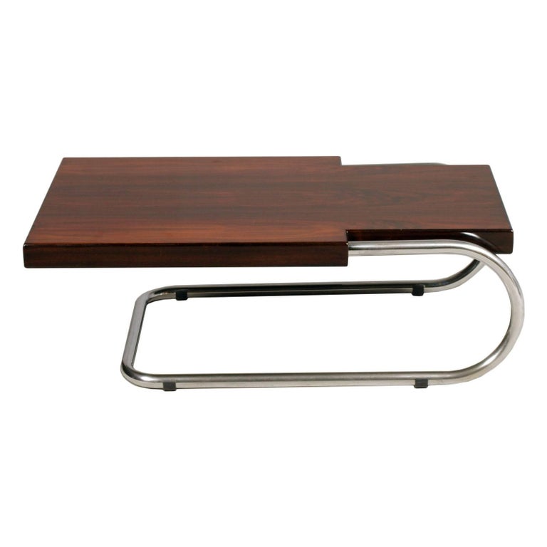 Italian minimalist midcentury chrome coffee or cocktail table with the top in rosewood, Mario Bellini attributed. Rounded-edge design in lovely Minimalist form.

Measures cm: H 32 x W 92 x D 55

Mario Bellini (born February 1, 1935, Milan) is an