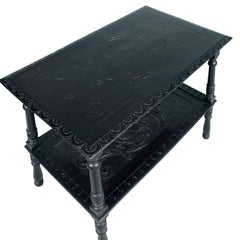 1900 Art Nouveau Ocasional  Mesa Auxiliar, Nogal Ebonizado Tallado, Pulido a la Cera