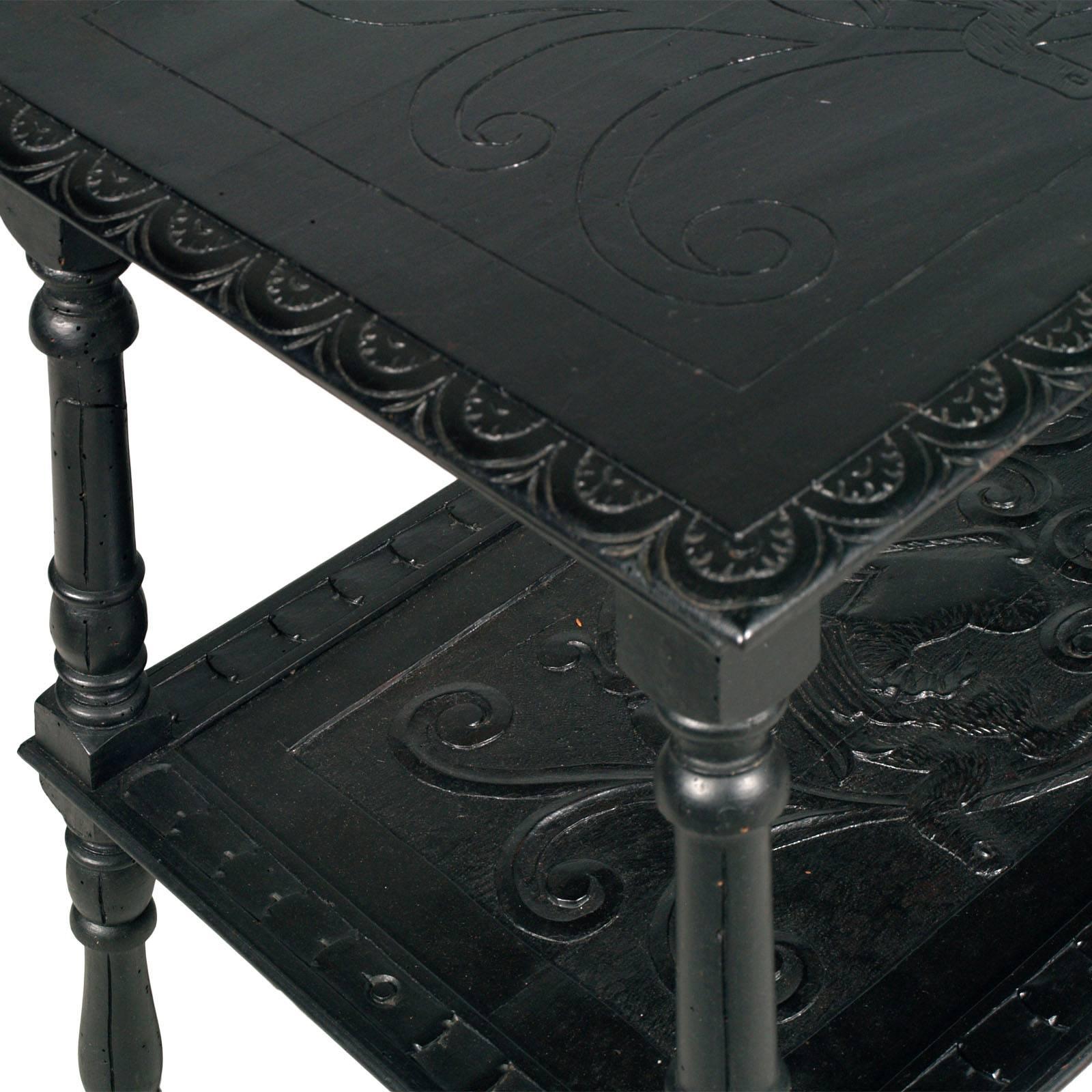 1900s Art Nouveau Occasional  Side Table, Carved Ebonized Walnut, Wax Polished In Good Condition For Sale In Vigonza, Padua
