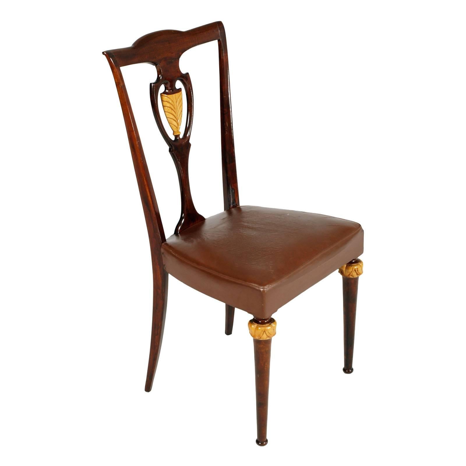 Set of six luxury Art Deco chairs Vittorio Dassi Lissone attributed, in mahogany and leather with frieze and decorations in carved yellow maple wood. Finishing with transparent lacquering.
The leather, tobacco colored, is original of the time, with