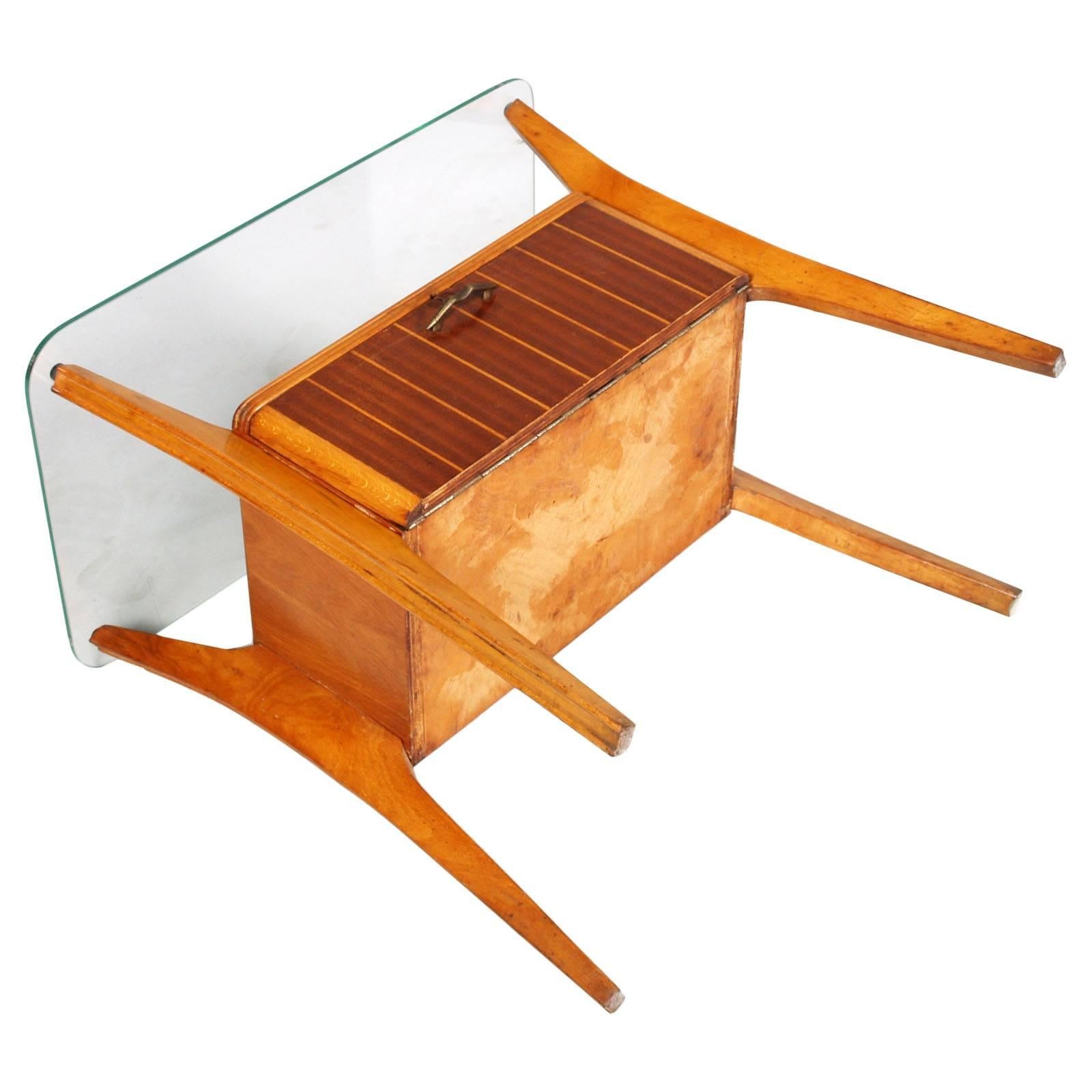 20th Century 1940s Cantù Nightstand Table Gio Ponti attributable in Walnut, Maple Crystal Top For Sale