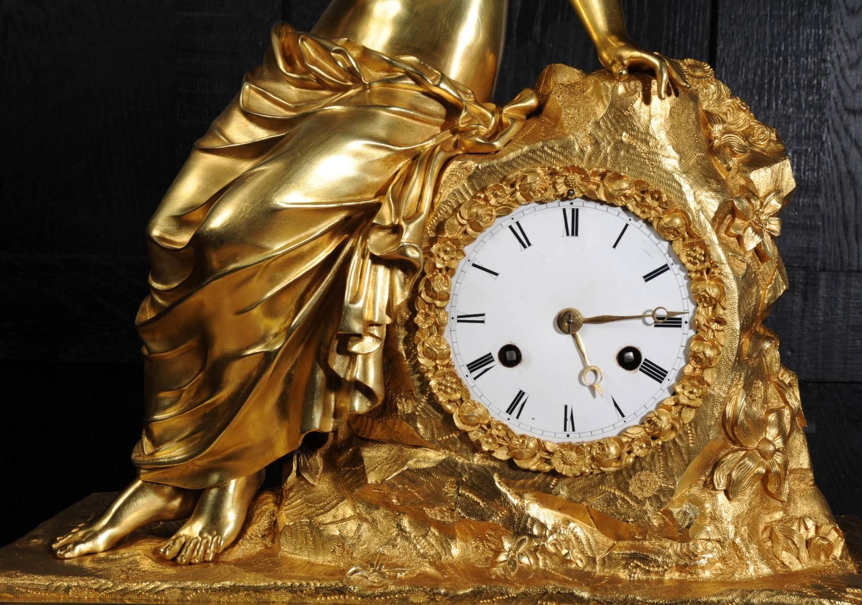 Frühe große Goldbronze-Uhr Psyche und der Schmetterling Seidenanhänger-Uhr 2