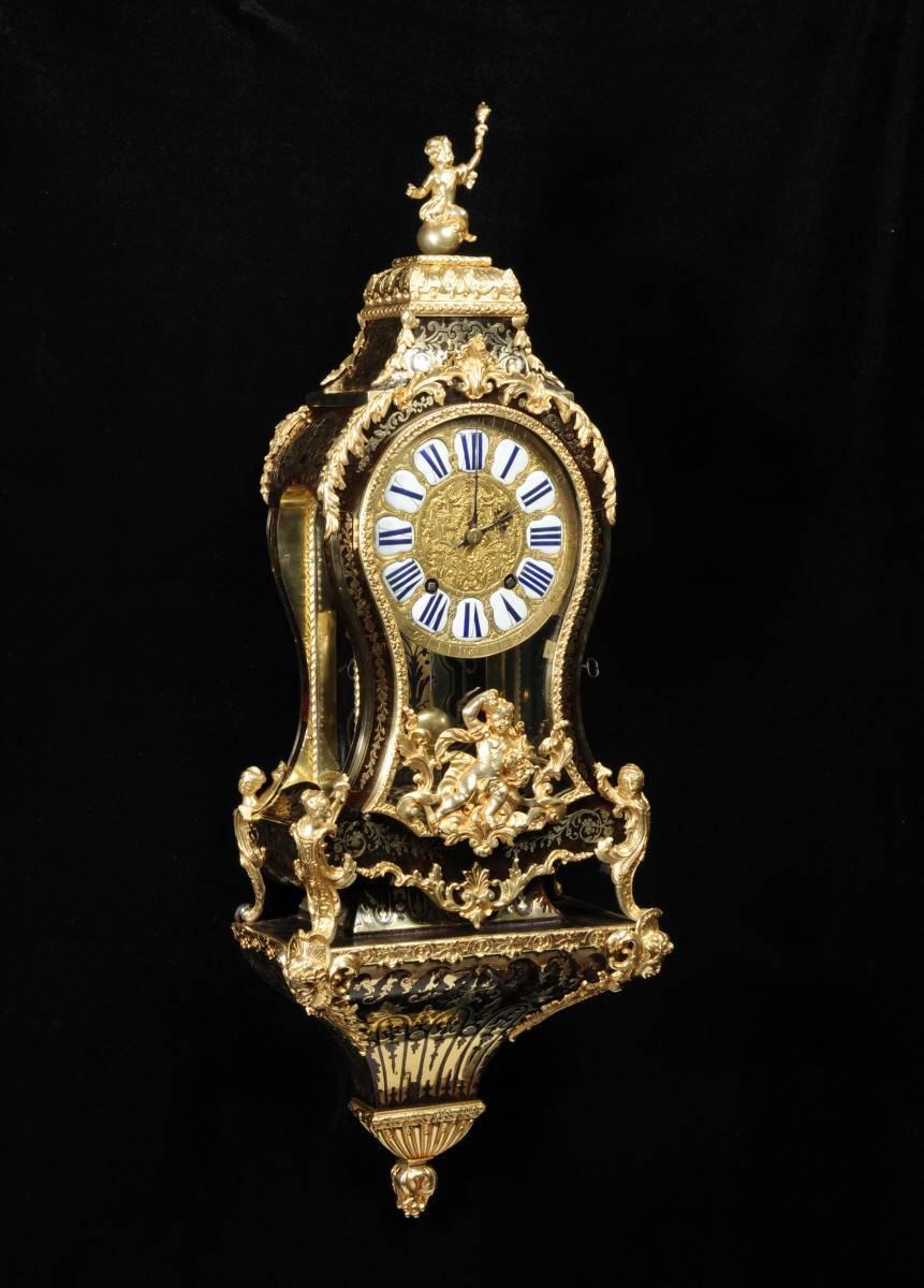 A rare and beautiful 18th century Boulle marquetry bracket clock in lovely original condition. It is Rococo in style, waisted case decorated in première partie, brown shell veneer delicately inlaid with intricate brass foliate scrolls. It is mounted