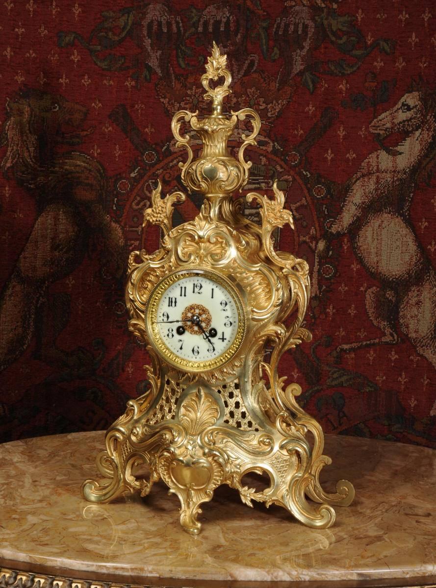A stunning, tall and majestic original antique French Rococo clock. Beautiful Louis XV waisted shape with 