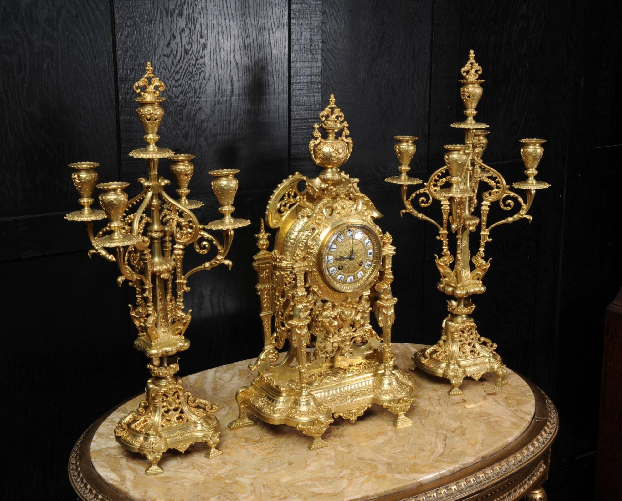 Large and Stunning Gilt Bronze Clock Set with Visible Pendulum In Excellent Condition In Belper, Derbyshire
