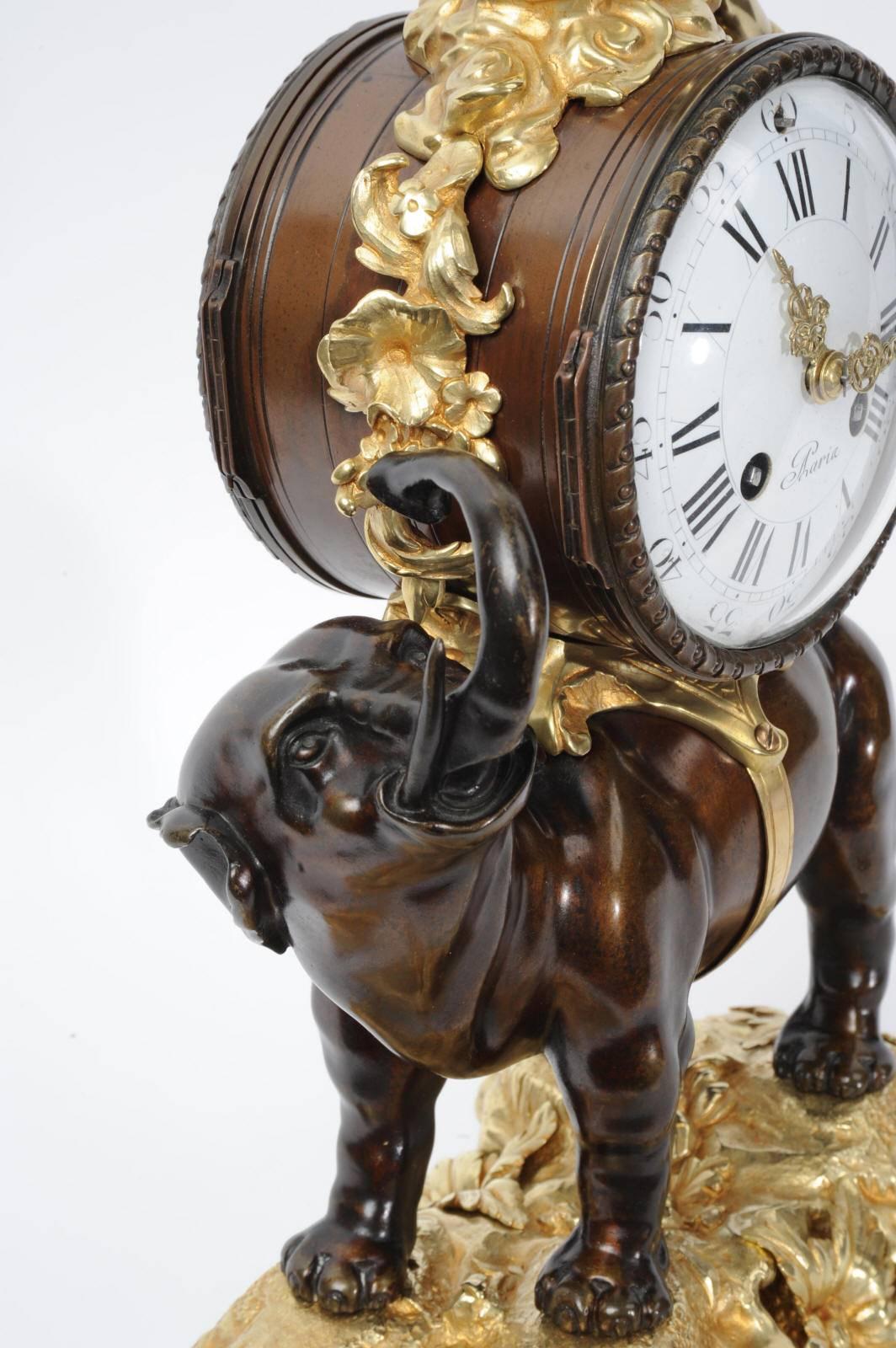 Français Pendule française ancienne en bronze et ormolu:: éléphant et Cupidon