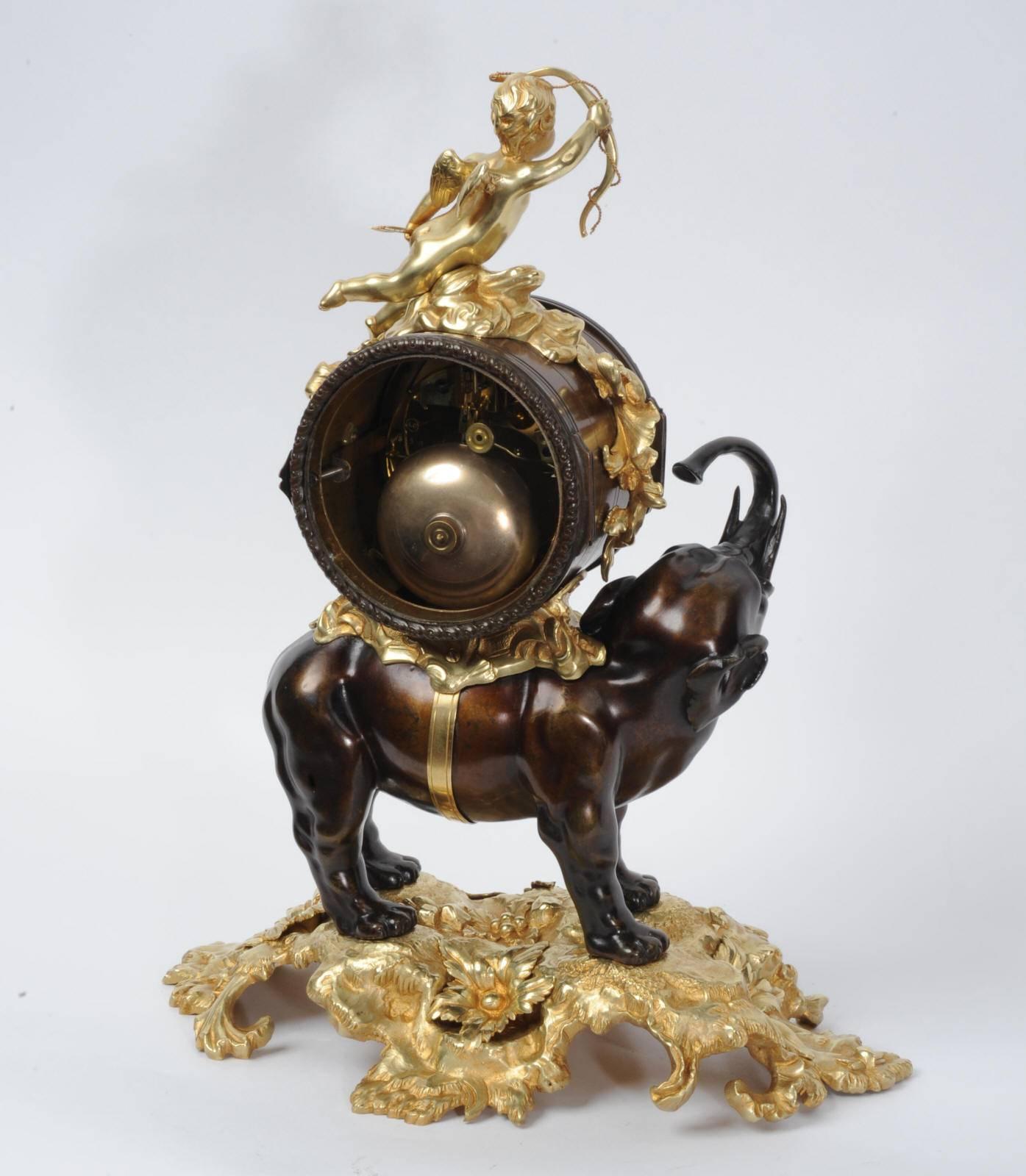 XIXe siècle Pendule française ancienne en bronze et ormolu:: éléphant et Cupidon