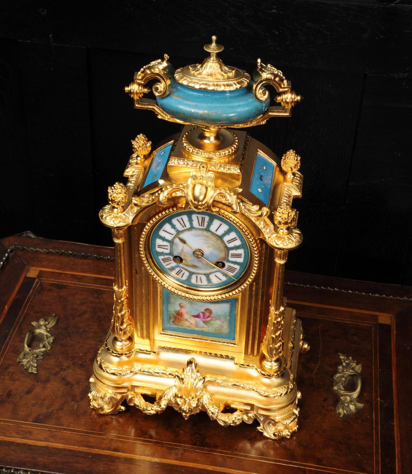Ormolu and Sèvres Porcelain Boudoir Clock by Le Roy Et Fils, Paris 3