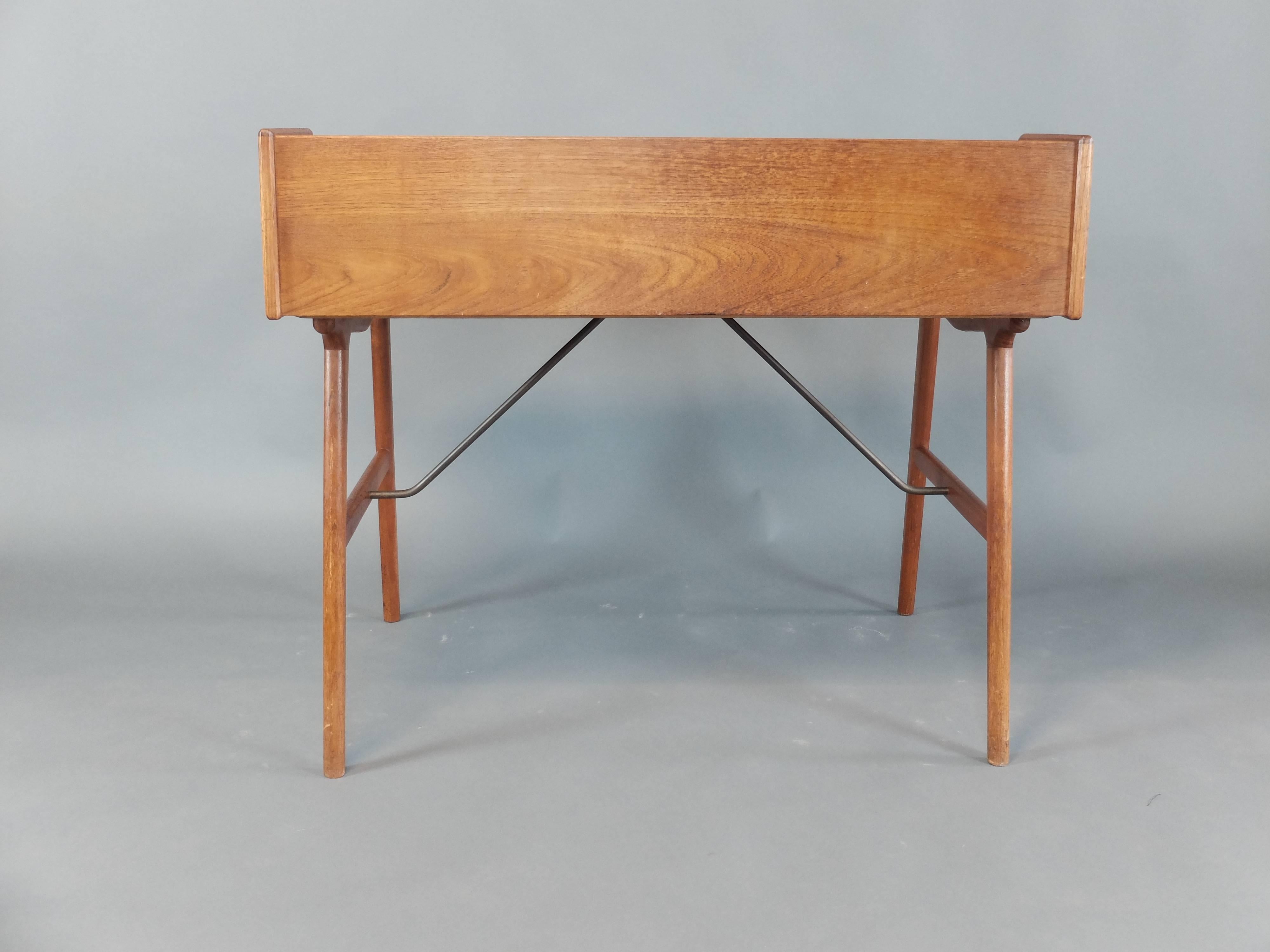 Mid-Century Modern Danish Teak Desk Model No 65 by Arne Wahl Iversen In Good Condition In Heswall, Wirral