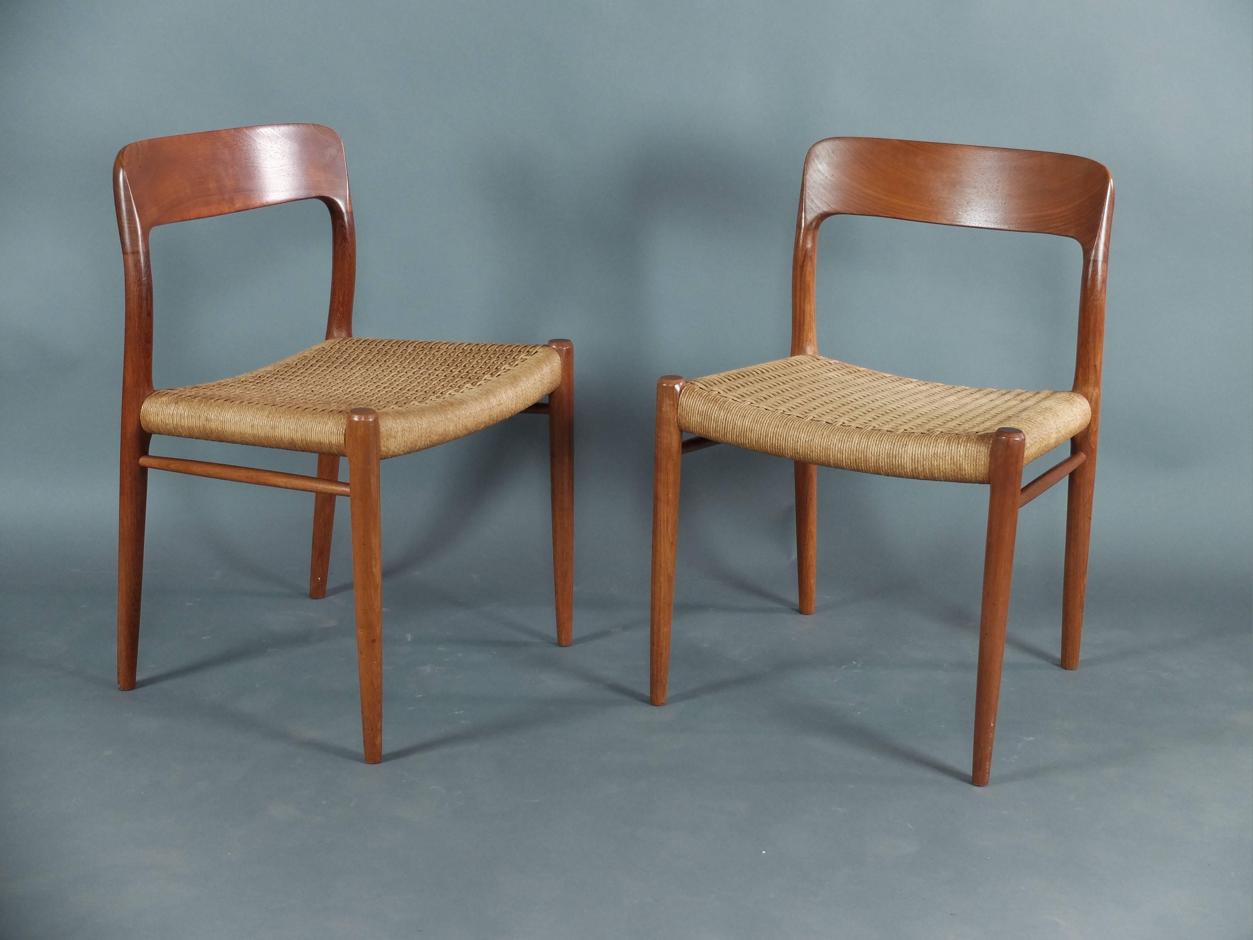 Mid-Century Modern Set of Eight Mid-Century Dining Chairs by Moller Model 75 For Sale