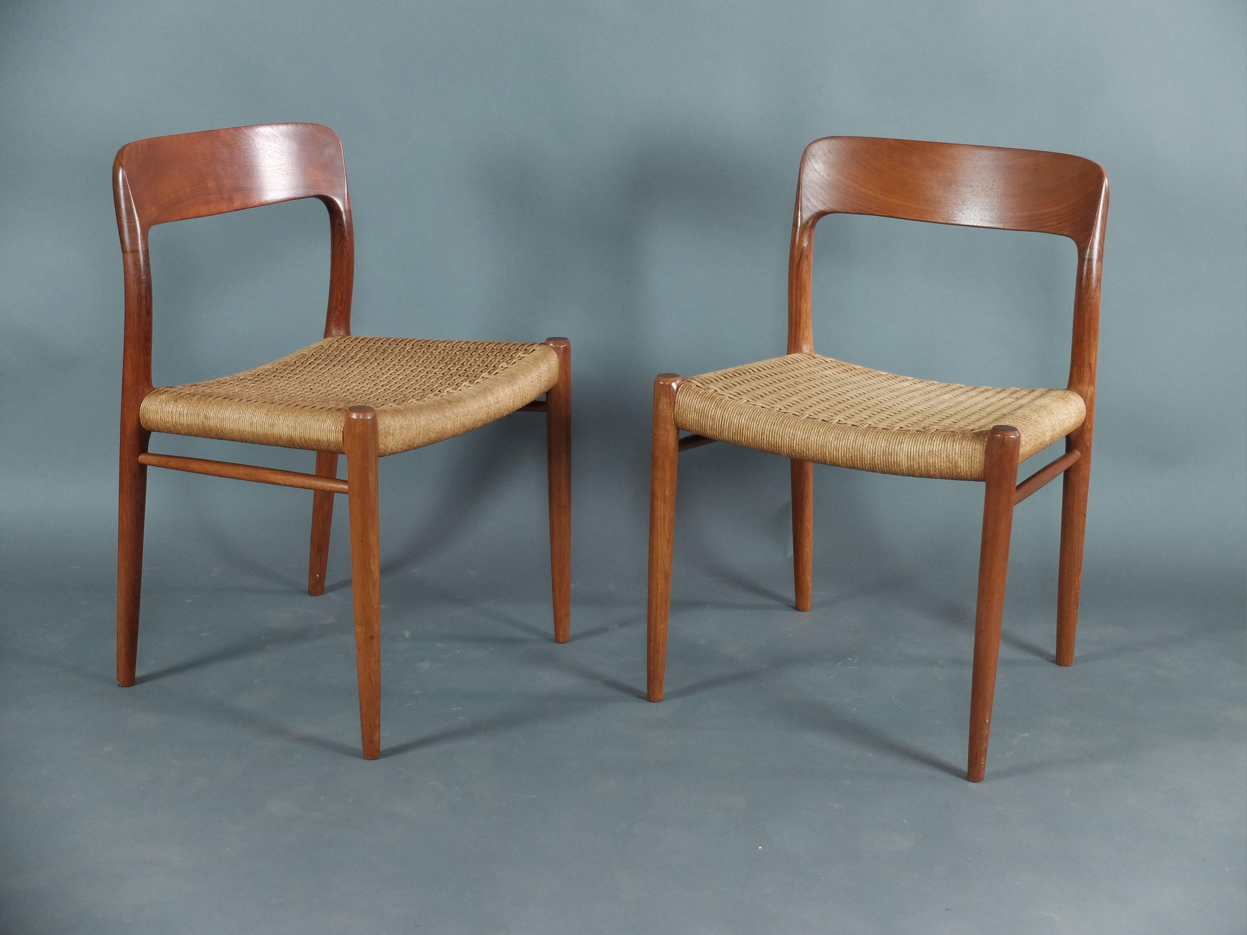 Mid-Century Modern Set of Eight Mid-Century Dining Chairs by Moller Model 75 For Sale