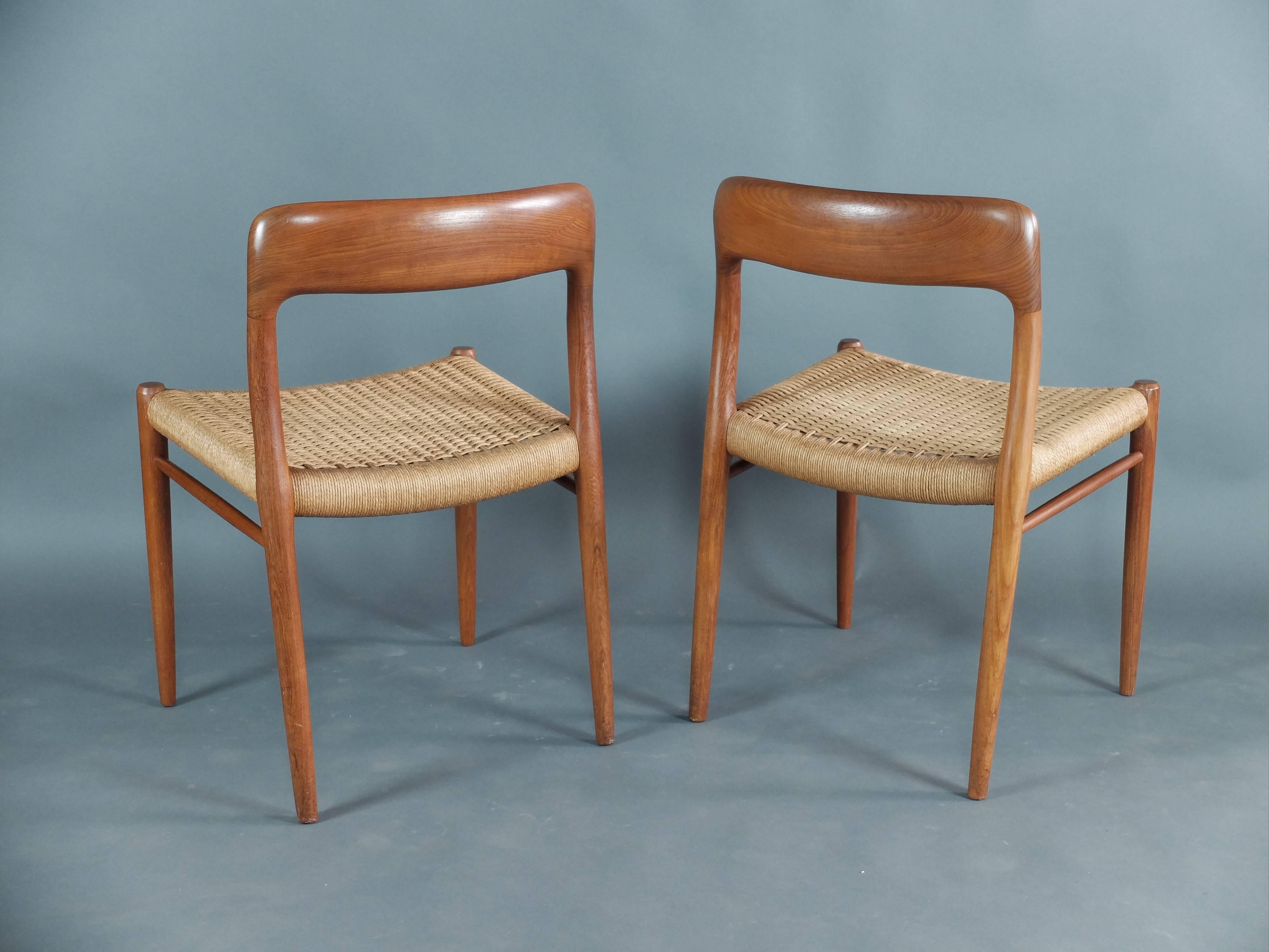 Woodwork Set of Eight Mid-Century Dining Chairs by Moller Model 75 For Sale