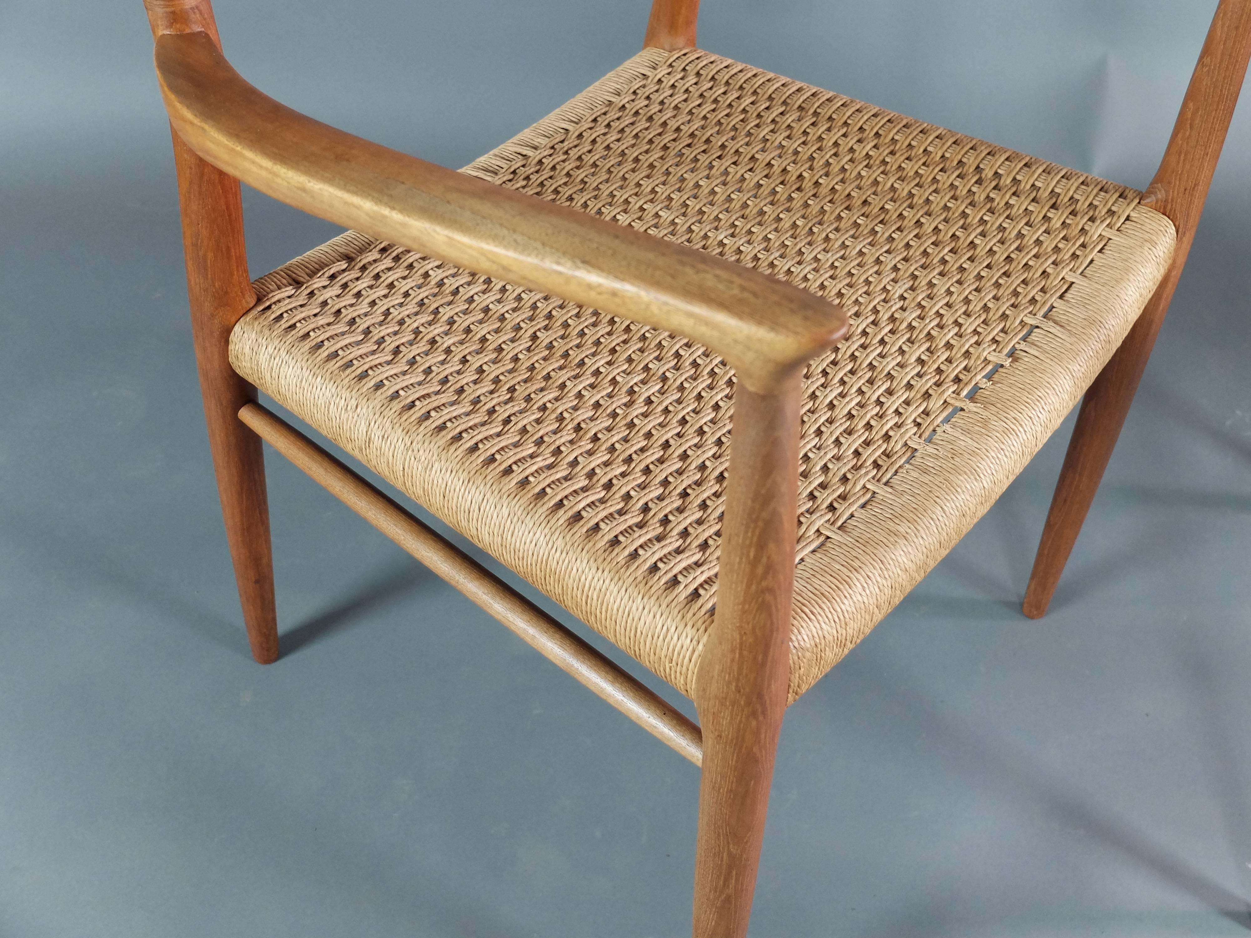 Cord Set of Eight Mid-Century Dining Chairs by Moller Model 75 For Sale