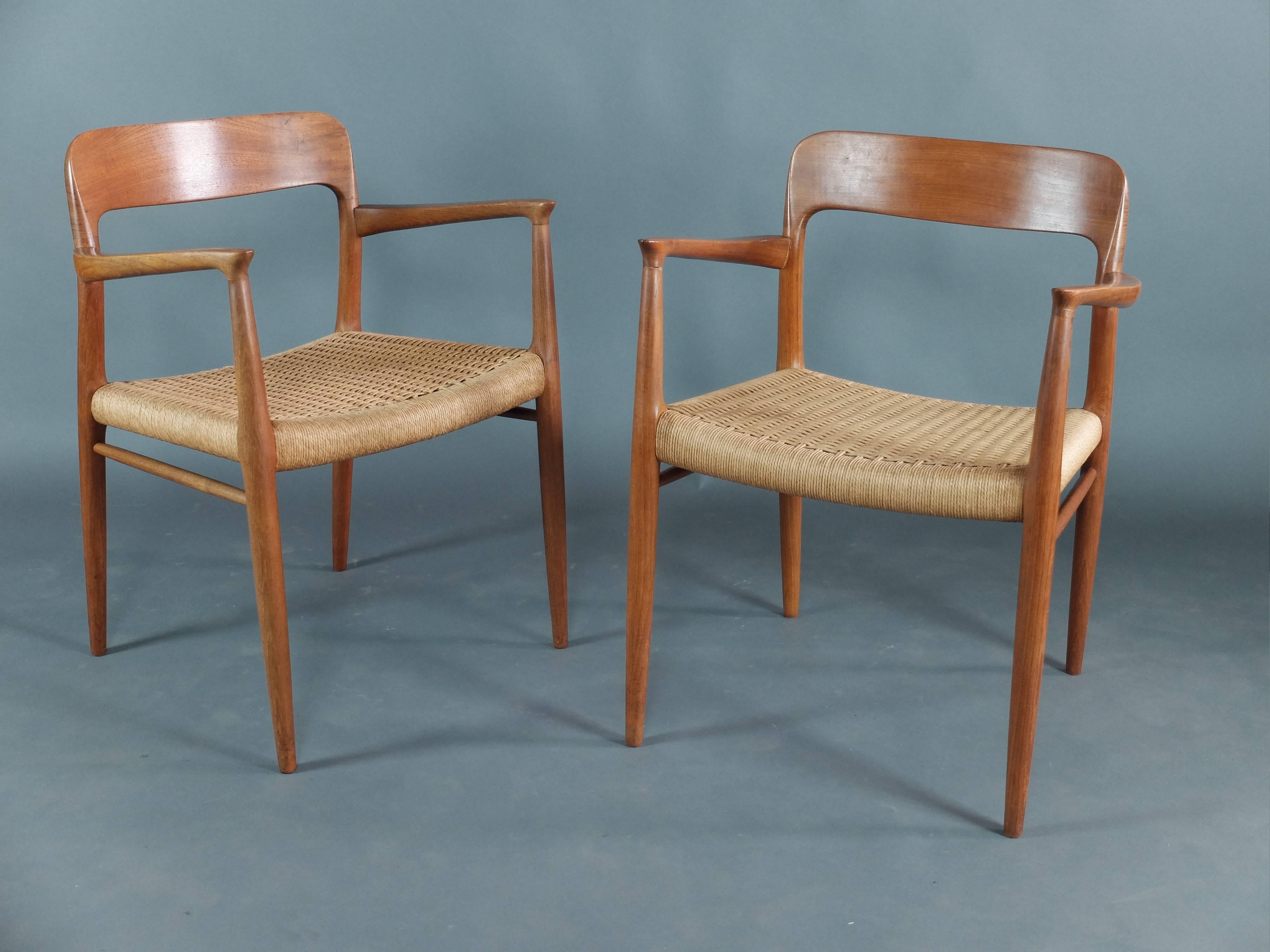 Set of Eight Mid-Century Dining Chairs by Moller Model 75 For Sale 1