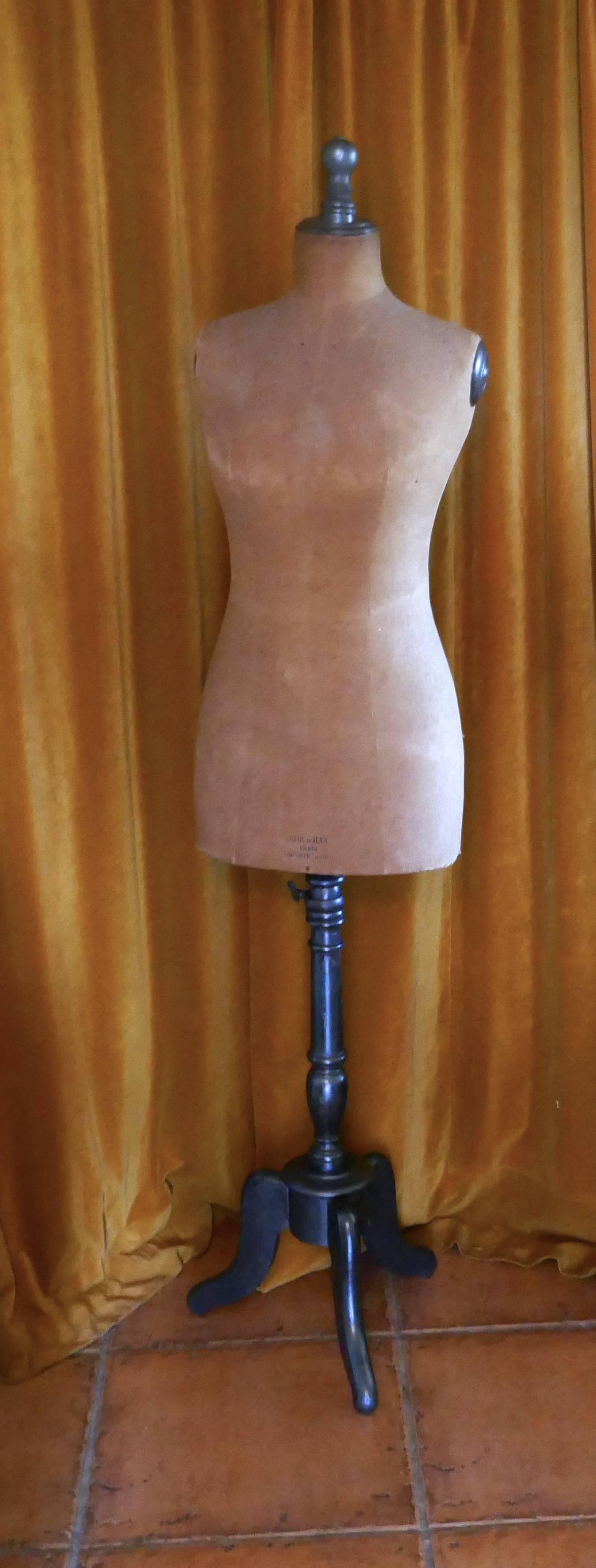 A vintage Stockman mannequin or tailors dummy


The mannequin or tailors dummy, dates from around 1900 she is in slightly shabby condition, the age darkened linen has a few small tears, there is a piece of her wooden arm disk missing, the Stand