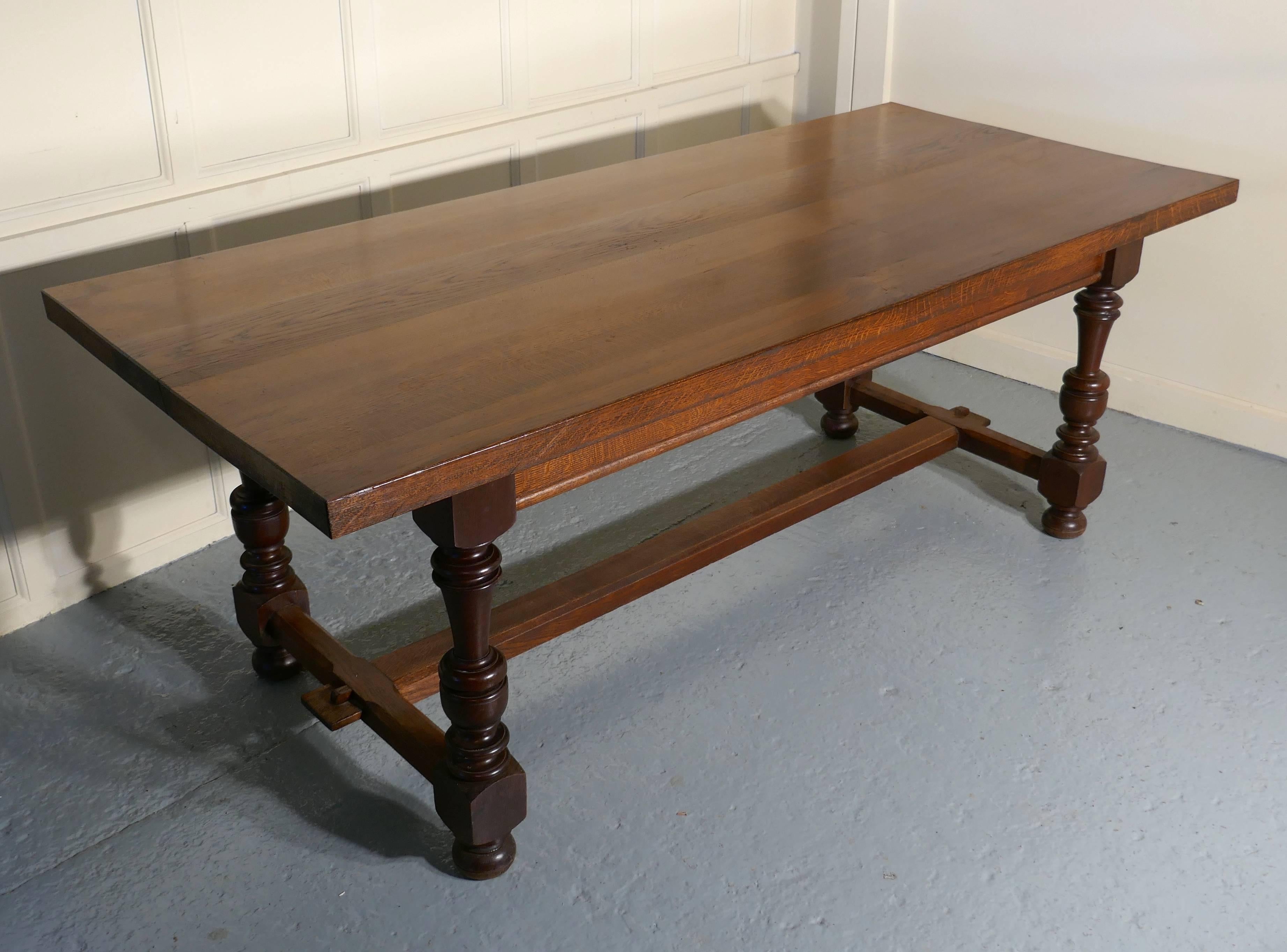 Large French Country Oak Dining Table In Good Condition In Chillerton, Isle of Wight