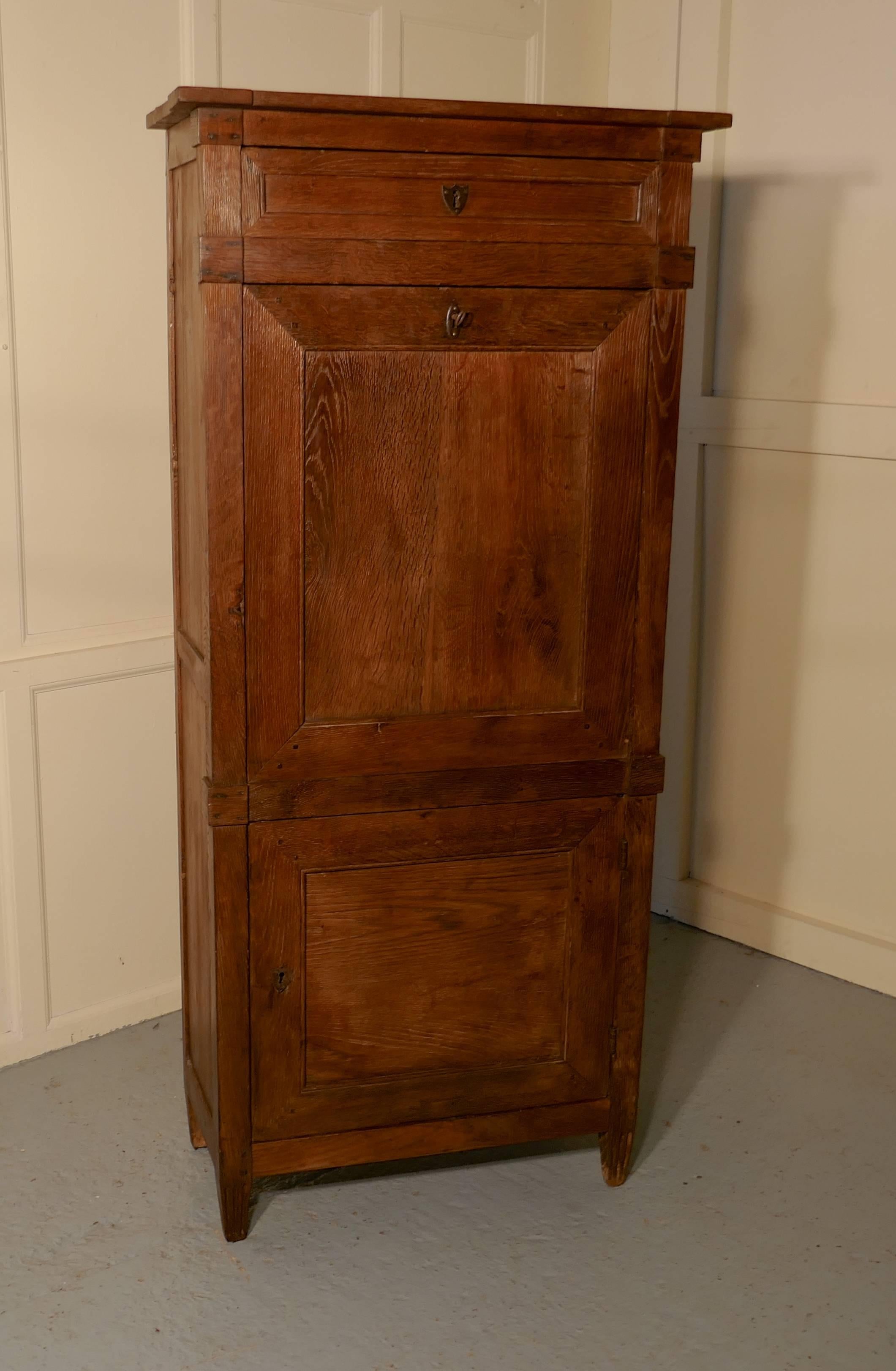 17th Century French Country Oak Secrétaire à Abattant In Fair Condition In Chillerton, Isle of Wight