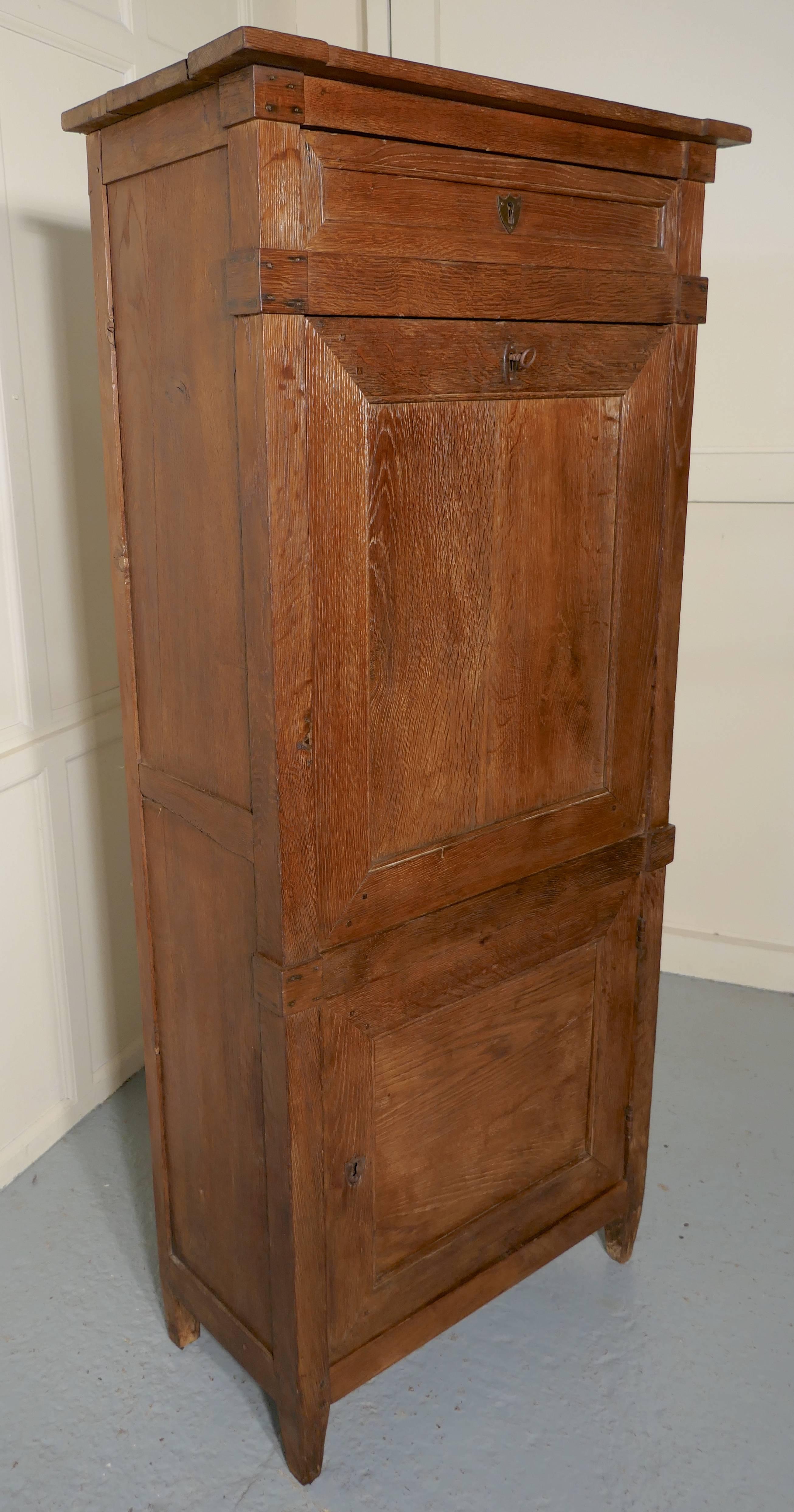 17th Century French Country Oak Secrétaire à Abattant 2