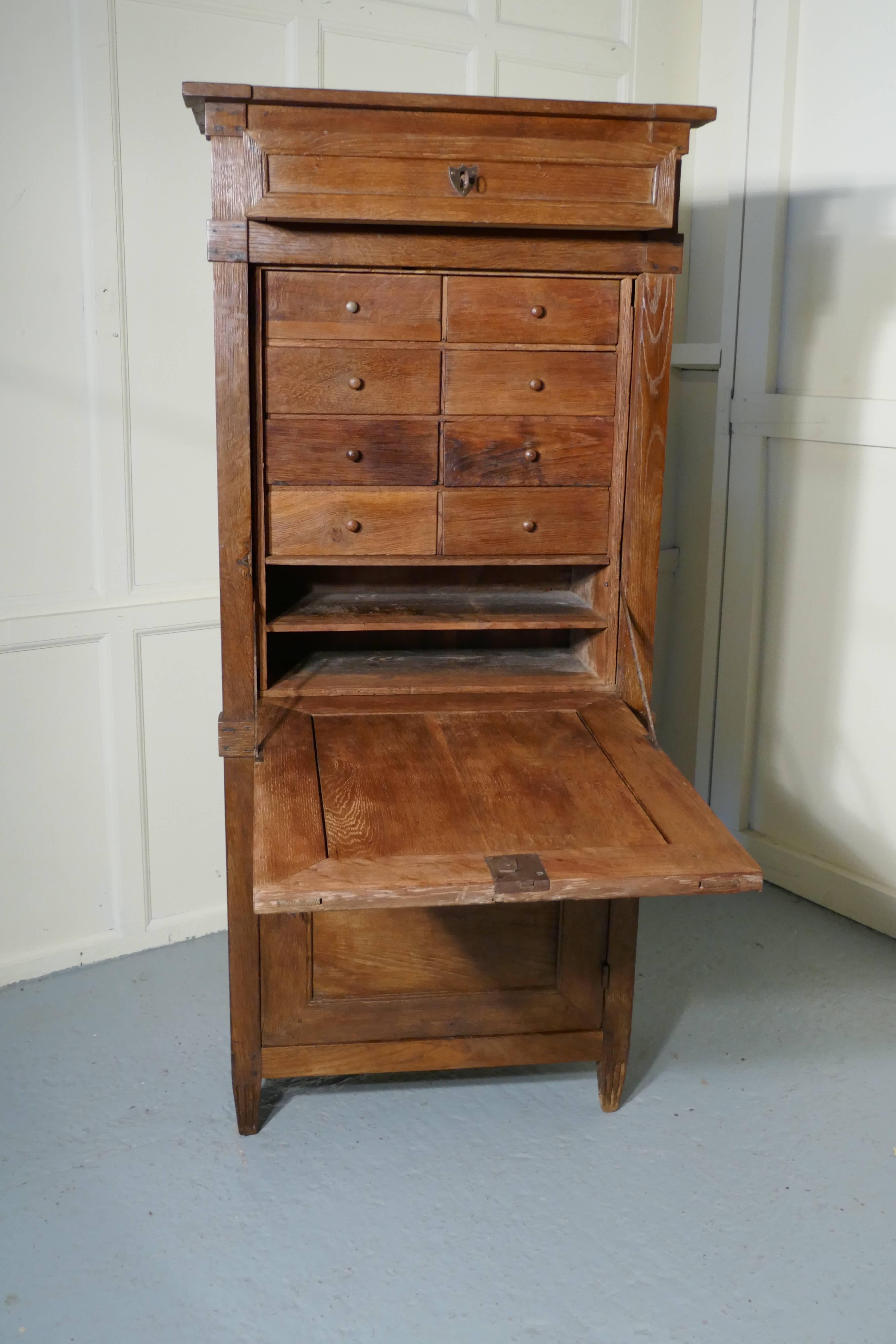 17th Century French Country Oak Secrétaire à Abattant 3