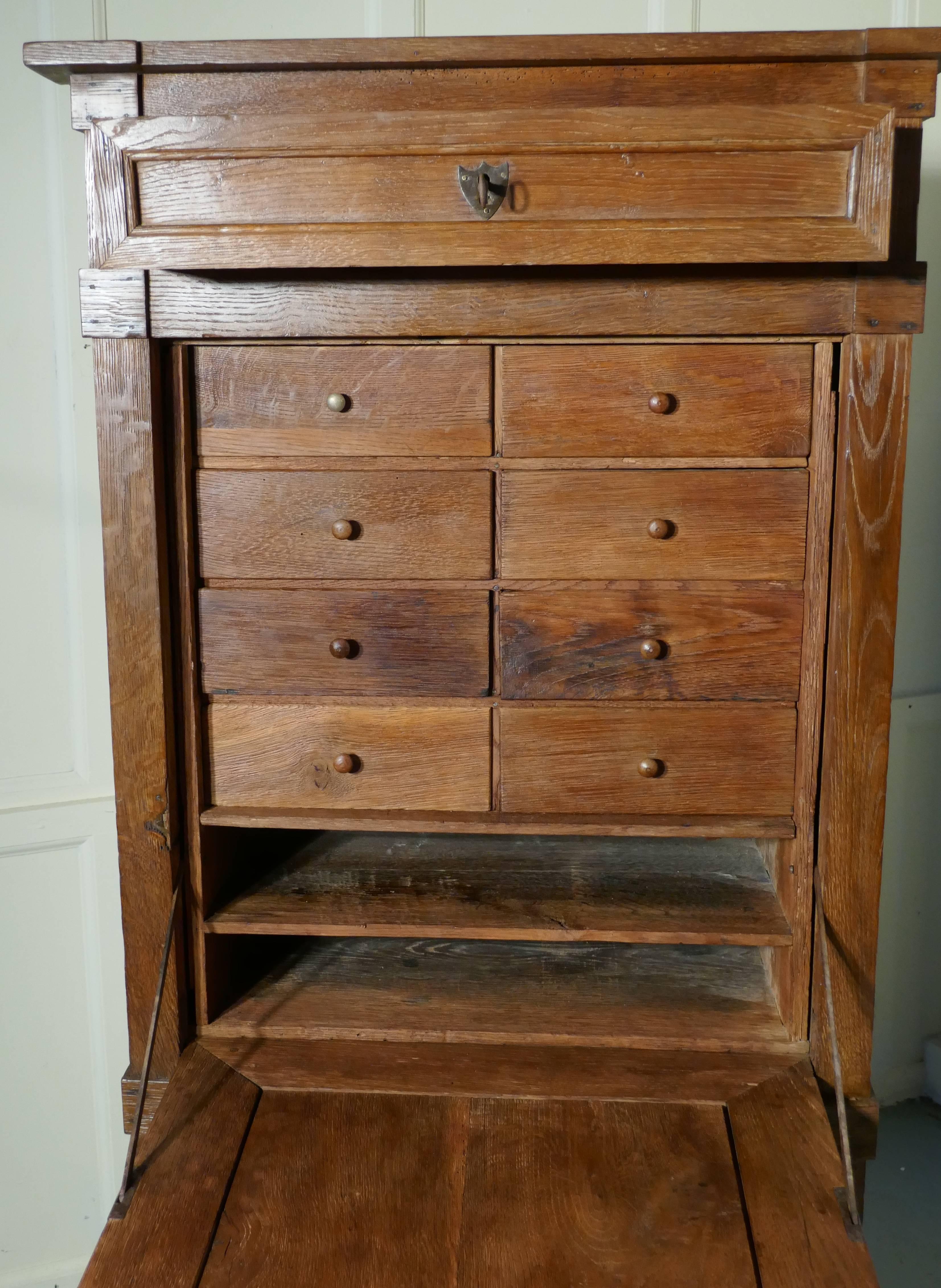 17th Century French Country Oak Secrétaire à Abattant 4