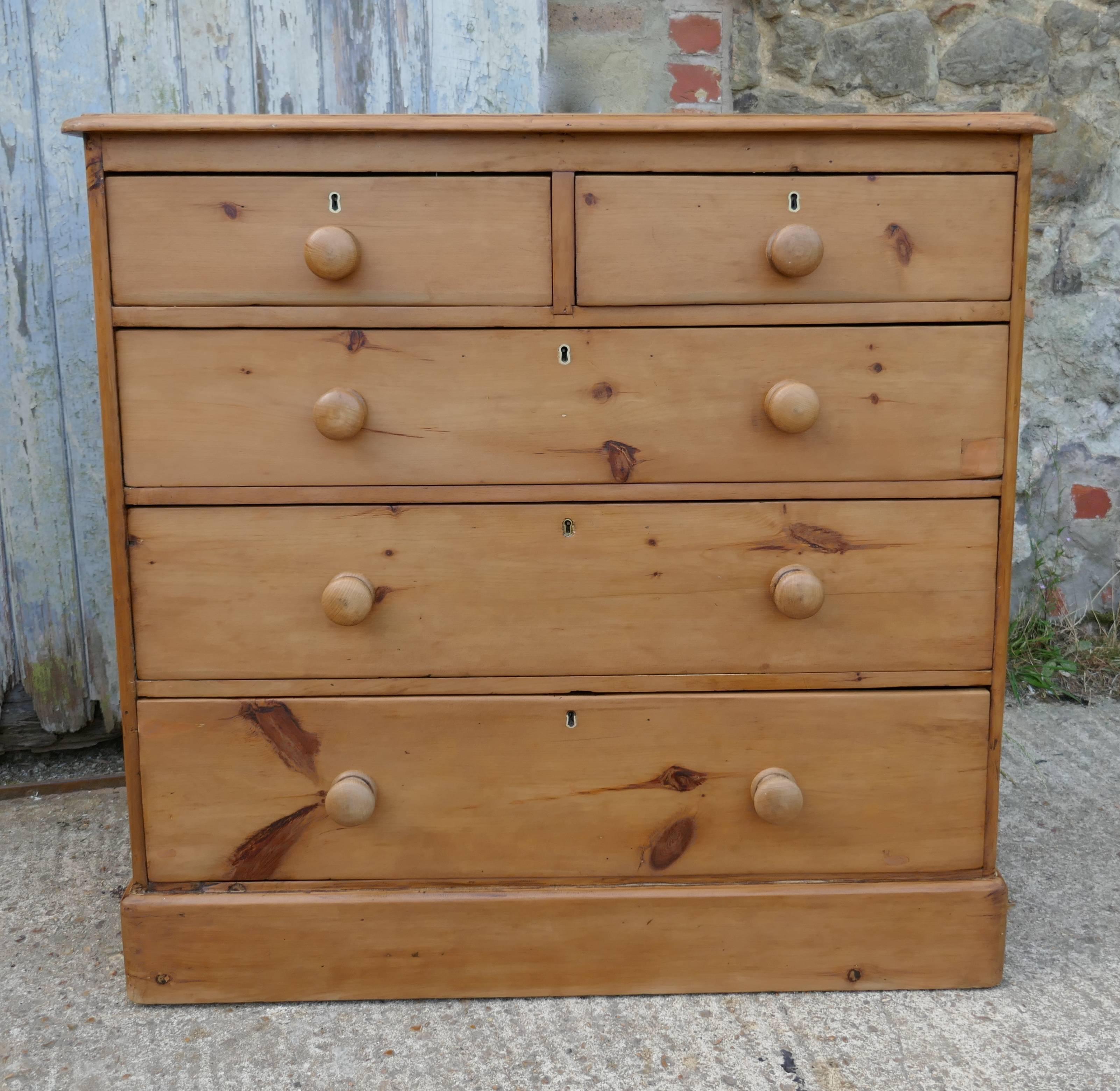 Large Victorian Stripped Pine Chest of Drawers, 1890 2