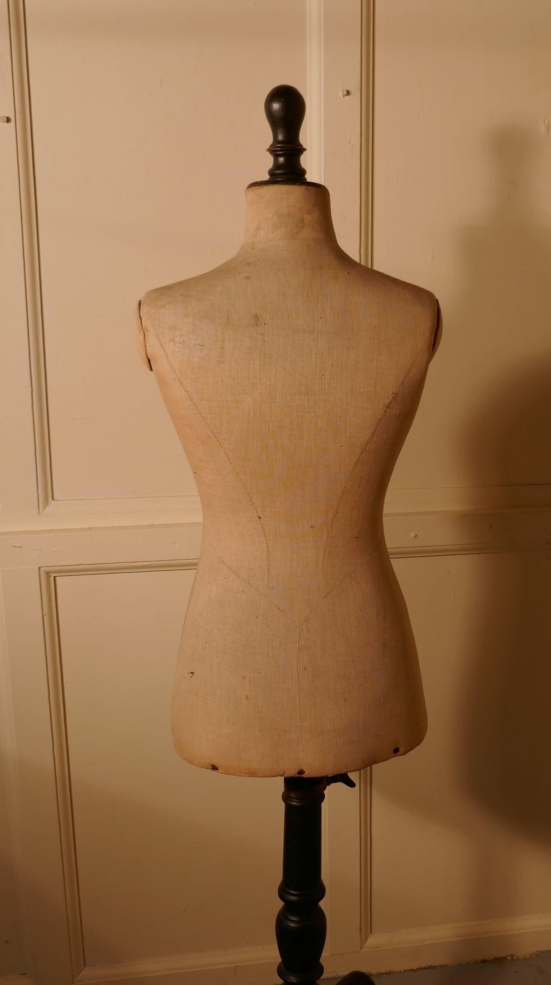 A vintage French teenage mannequin size 5.

The mannequin or tailors dummy is a delightfully small size (English 5, or French 36), she dates from circa 1900 the mannequin is in original condition, the age darkened linen has one tear that has been