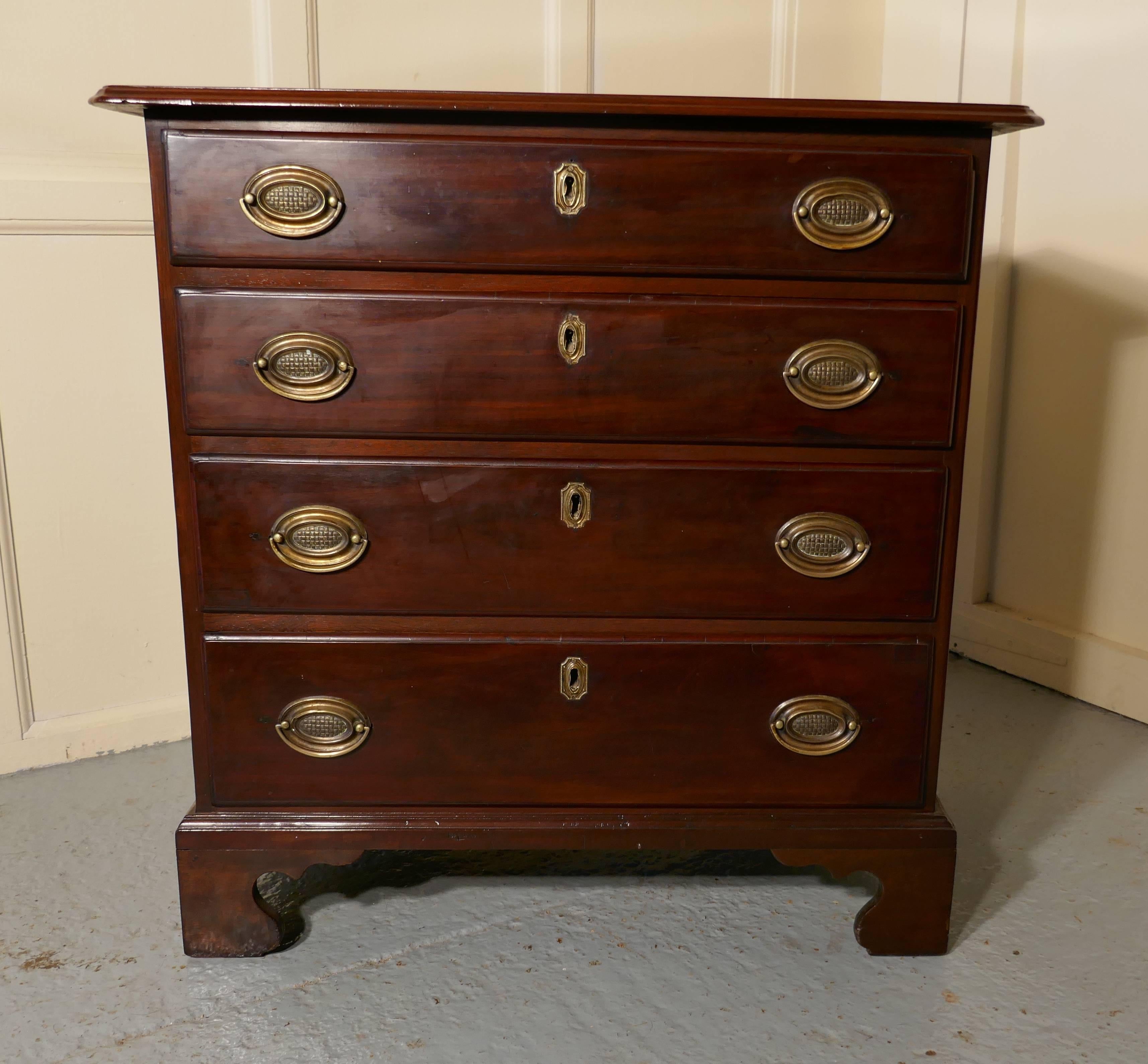 Georgian Mahogany Chest of Drawers In Good Condition In Chillerton, Isle of Wight