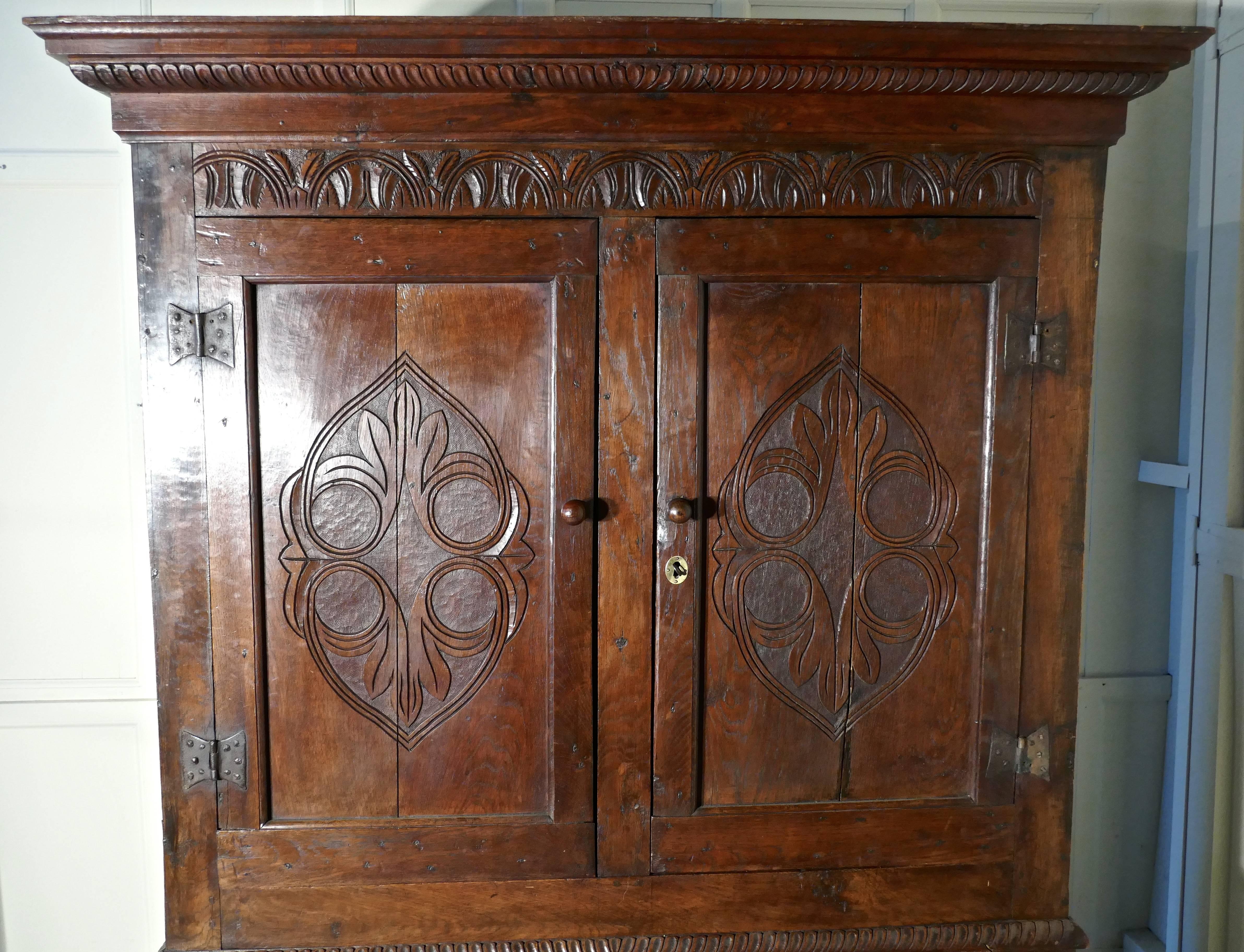 17th Century Welsh Oak Slab Side Housekeepers Cupboard, Wardrobe In Good Condition In Chillerton, Isle of Wight
