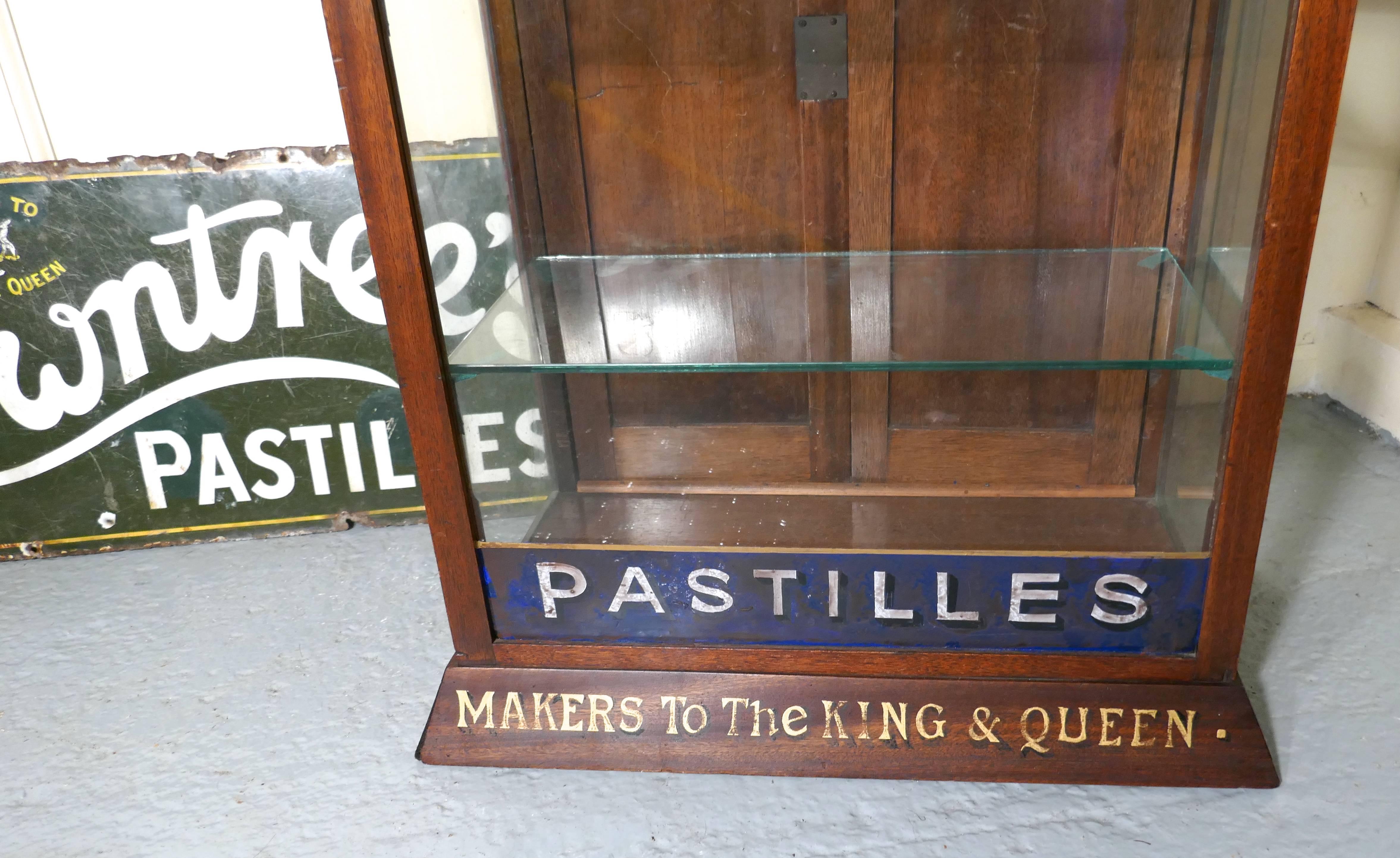 Rountree’s Sweet Shop Display Cabinet In Good Condition In Godshill, Isle of Wight