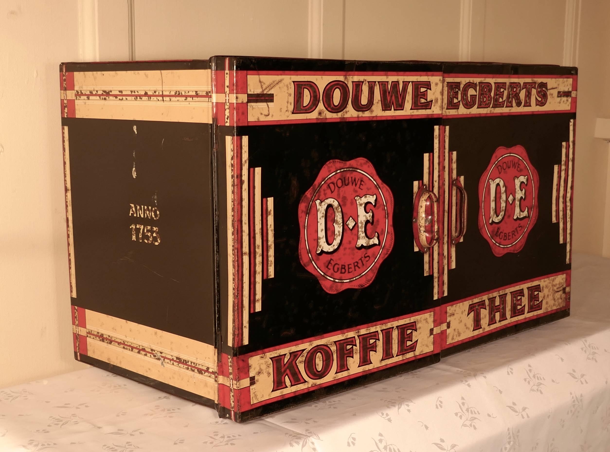 Grande contenitore di caffè e tè doppio in tolewear Art Deco per droghieri

Si tratta di un classico del design Art Decor, la cui decorazione riprende lo stile Odeon, tipico delle stoviglie di questo periodo.
Il barattolo da esposizione doppio