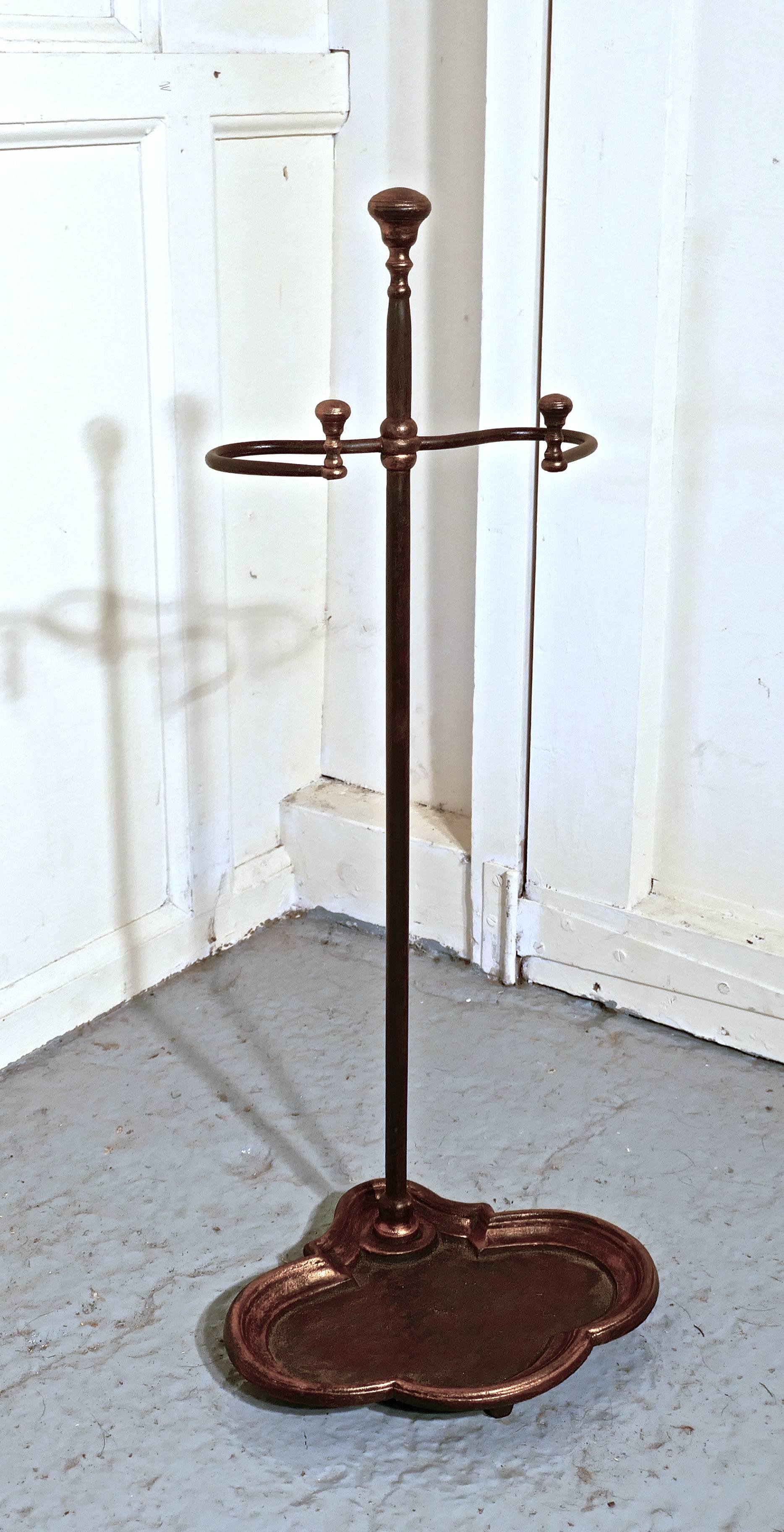 Art Nouveau Cast Iron and Gilt Walking Stick Stand or Umbrella Stand In Good Condition In Chillerton, Isle of Wight