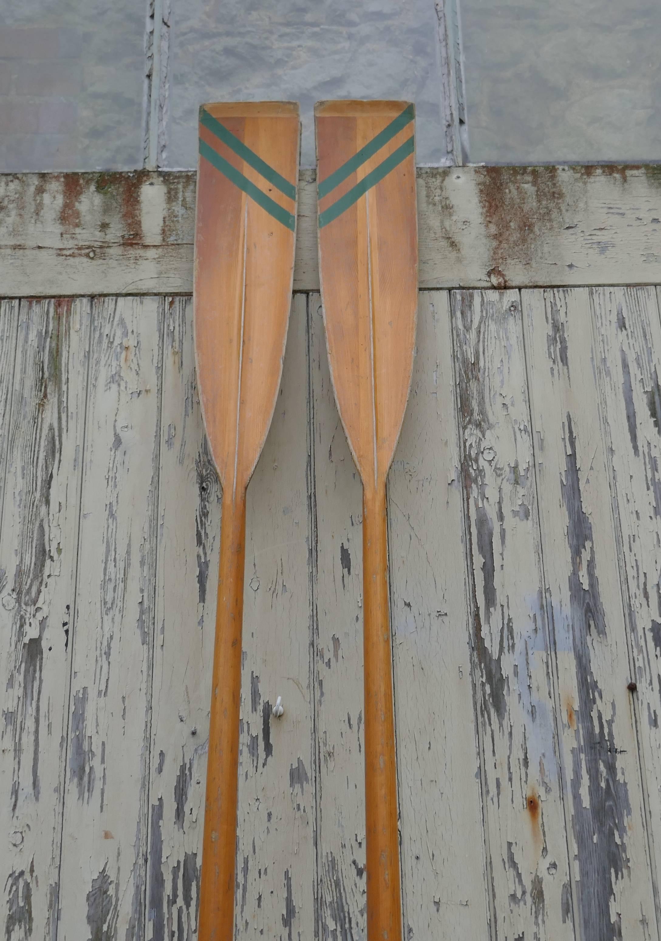 Pair of Decorative Very Long Sculling Oars In Fair Condition In Chillerton, Isle of Wight