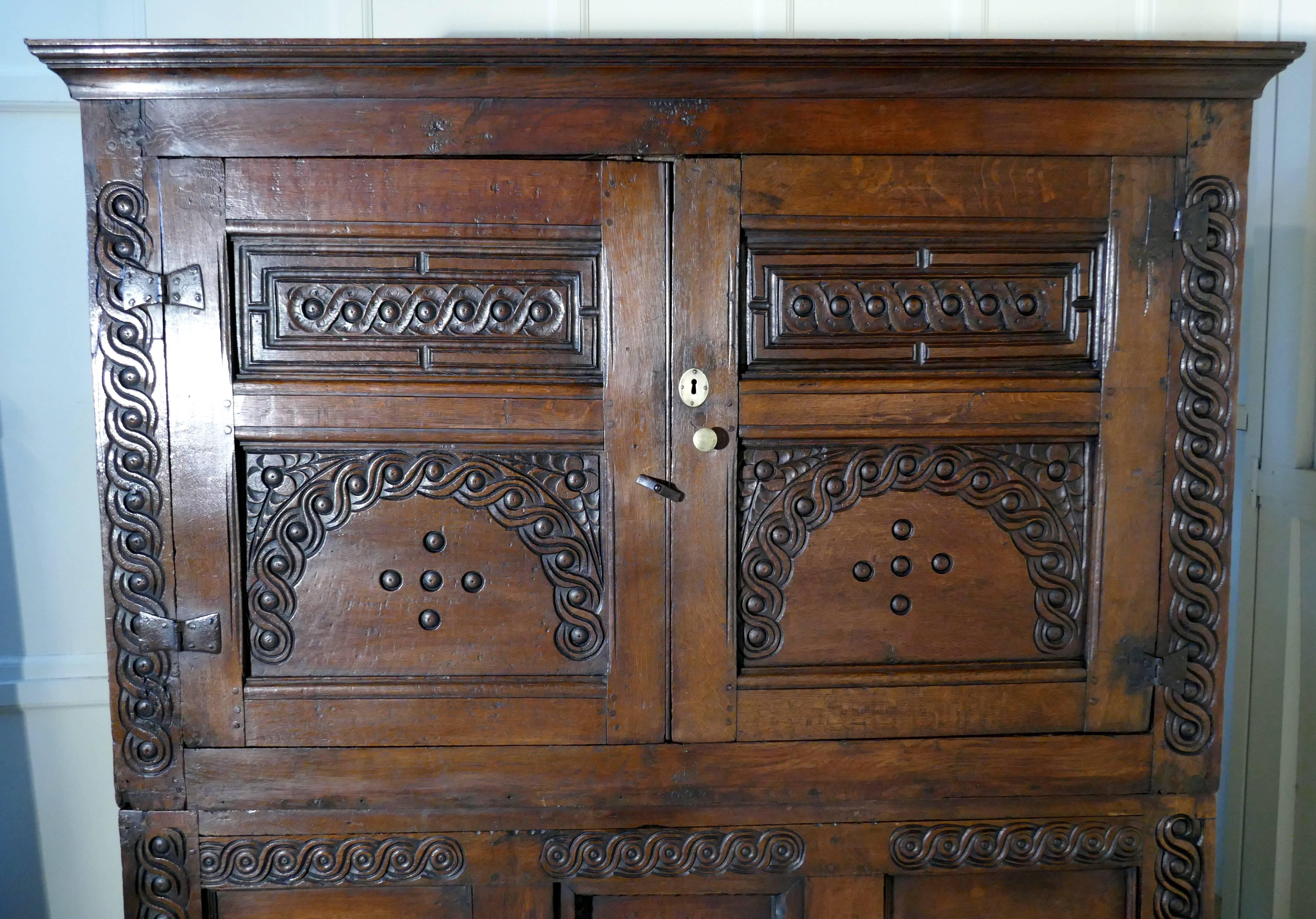 17th Century Welsh Oak Housekeepers Hanging Cupboard In Good Condition In Chillerton, Isle of Wight