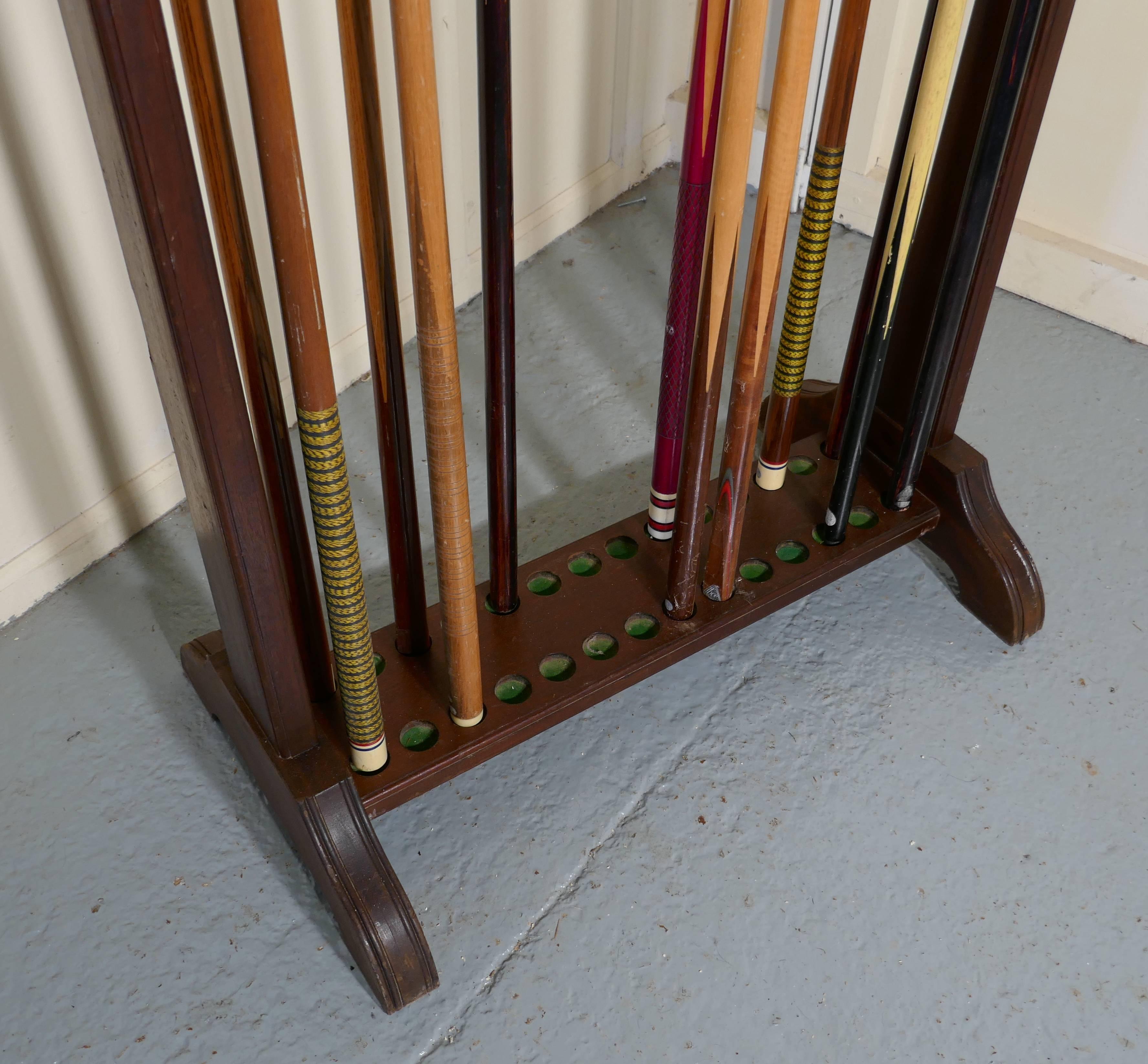 Large 19th Century Mahogany 28 Snooker Cue Rack and Cues In Good Condition In Chillerton, Isle of Wight