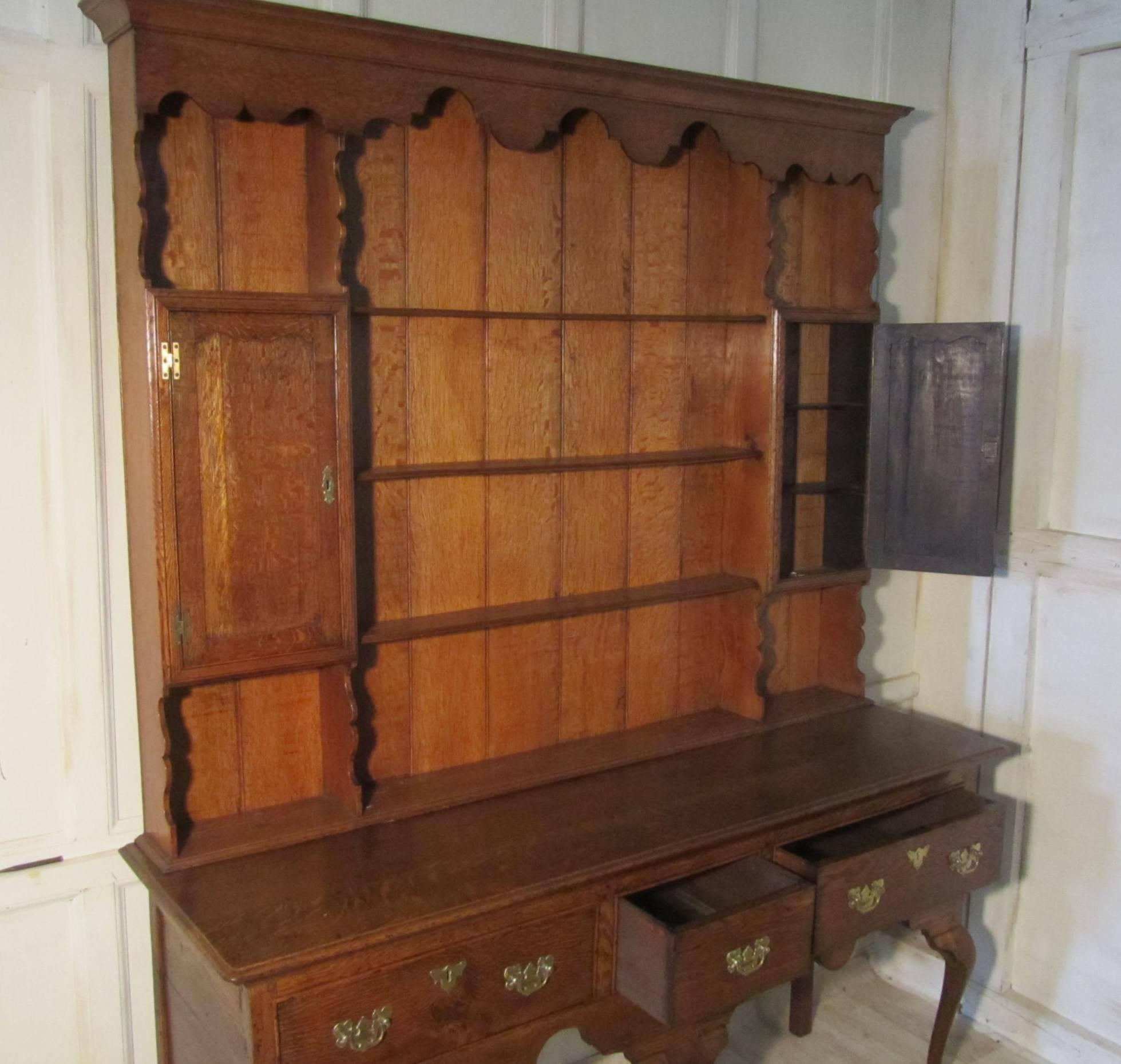 George III Georgian Country Oak Dresser, Pad Foot base with  Plate Rack For Sale