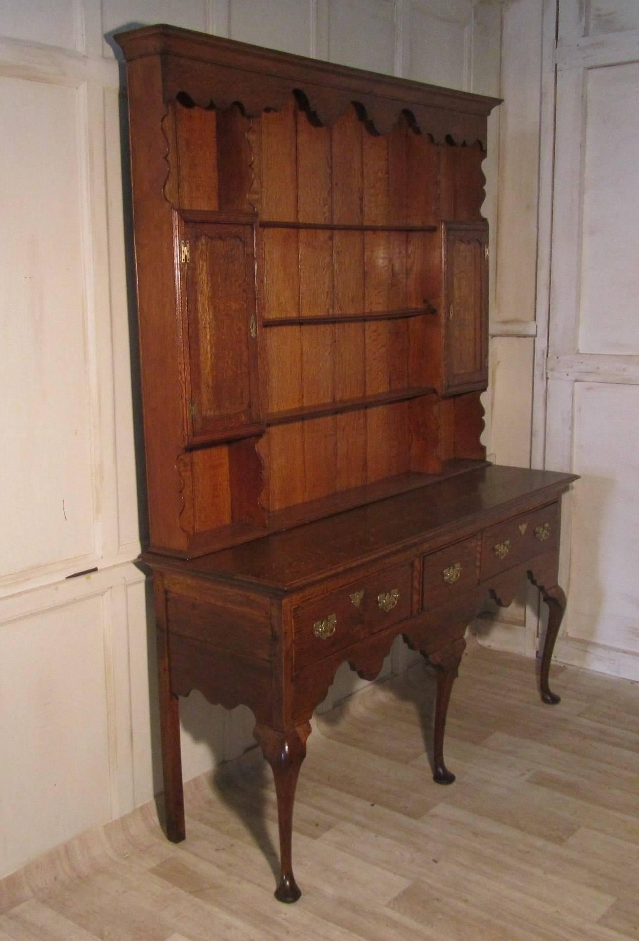 Georgian Country Oak Dresser, Pad Foot base with  Plate Rack In Good Condition For Sale In Chillerton, Isle of Wight