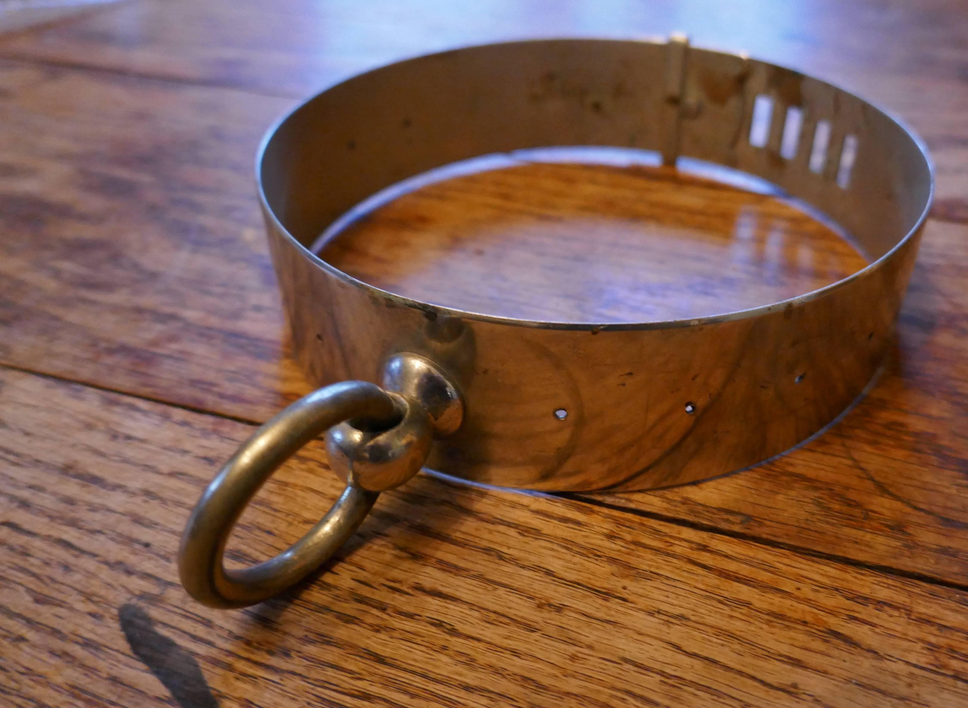 Important 19th century French nickel silver hunting dog collar, engraved Provenance

This 19th century French nickel silver hunting dog collar, is engraved giving the piece the necessary provenance to trace the history of the Chateau and the