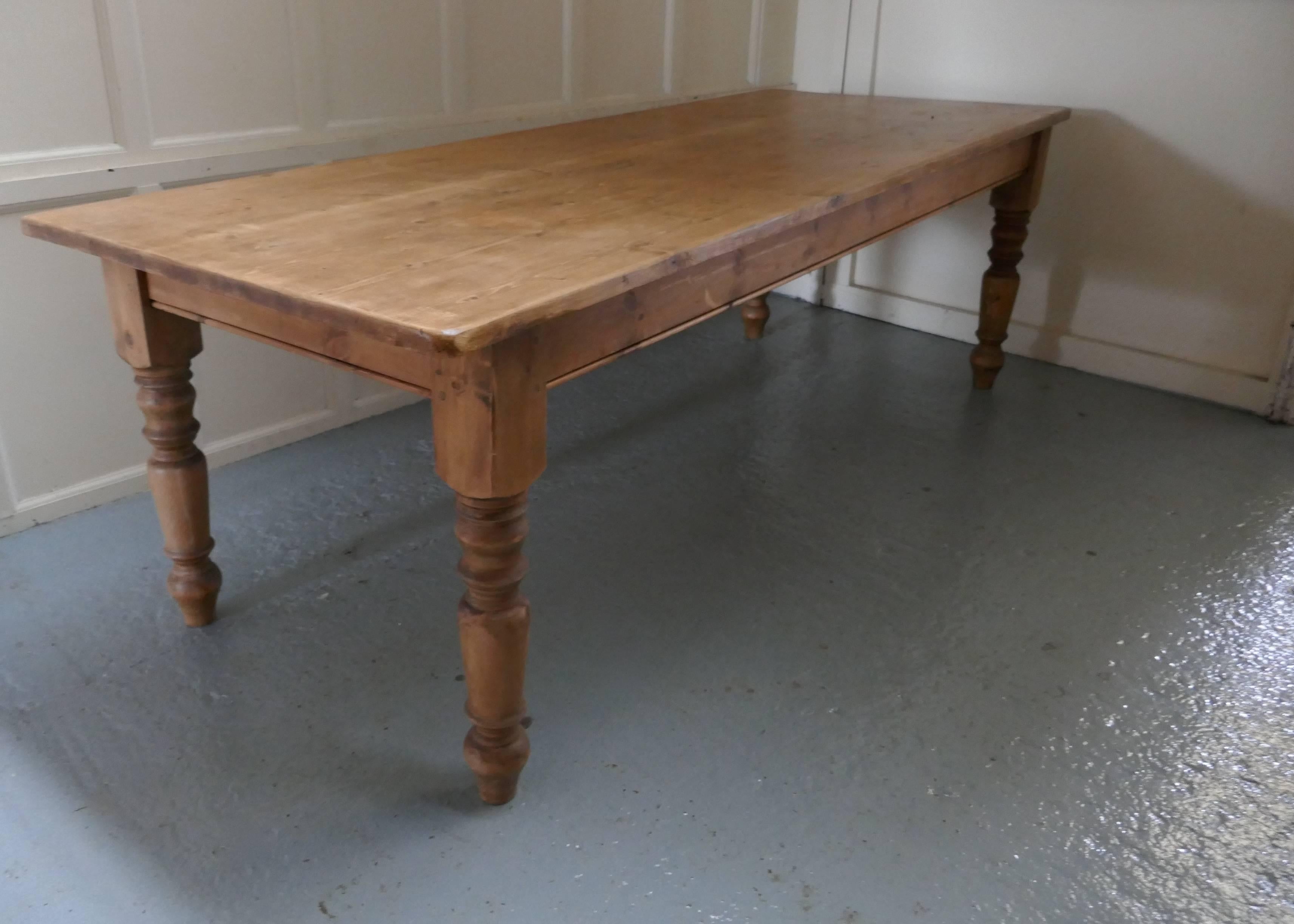 Large French farmhouse pine table 

This is a very good looking pine table, dating from the early 20th century, the pine has a mellow age darkened color with few signs of a previous life.
The pine has an attractive appearance, the 1.5” thick