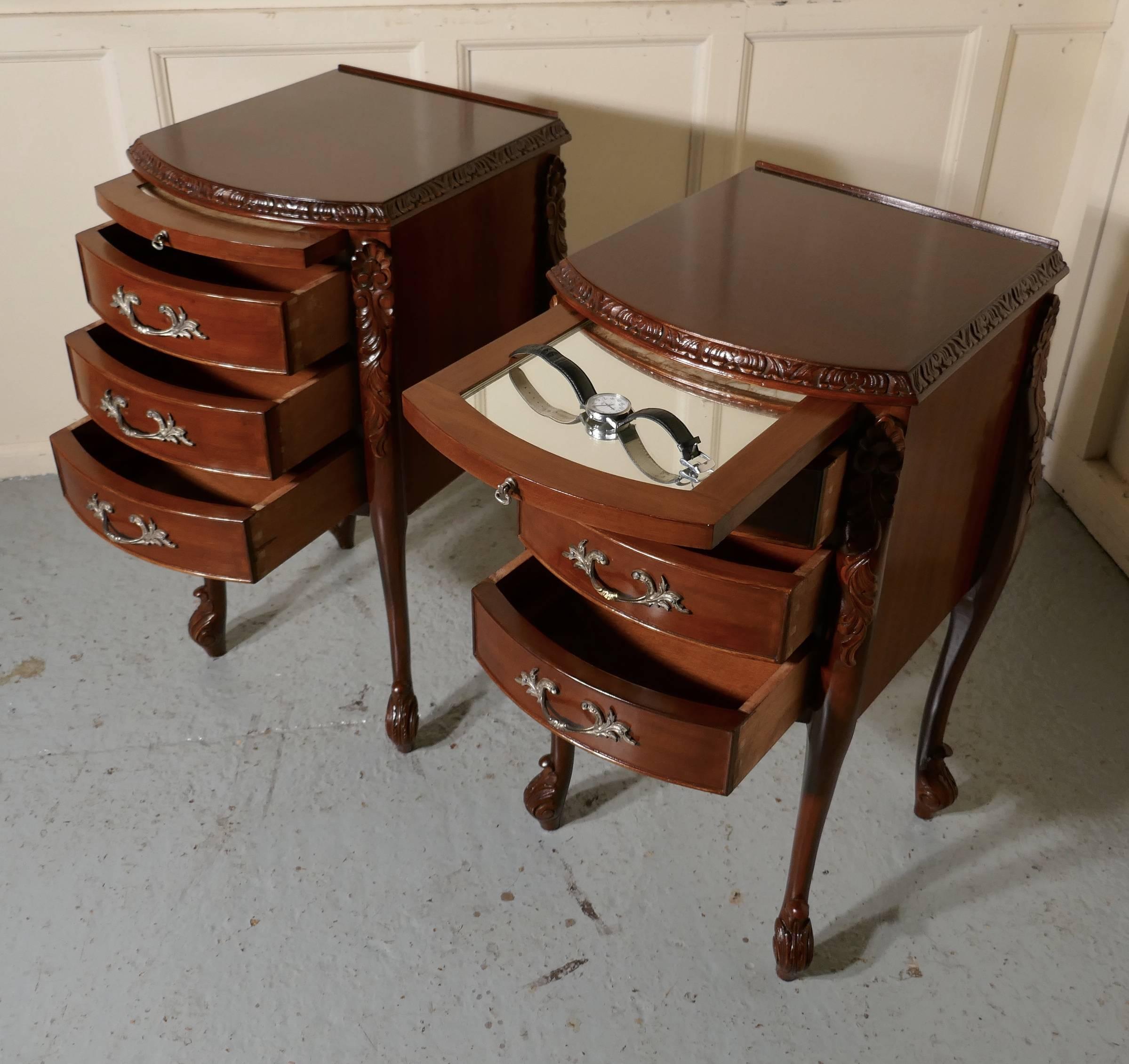 Pair of French Walnut and Ormolu Three-Drawer Bedside Cabinets In Good Condition In Chillerton, Isle of Wight