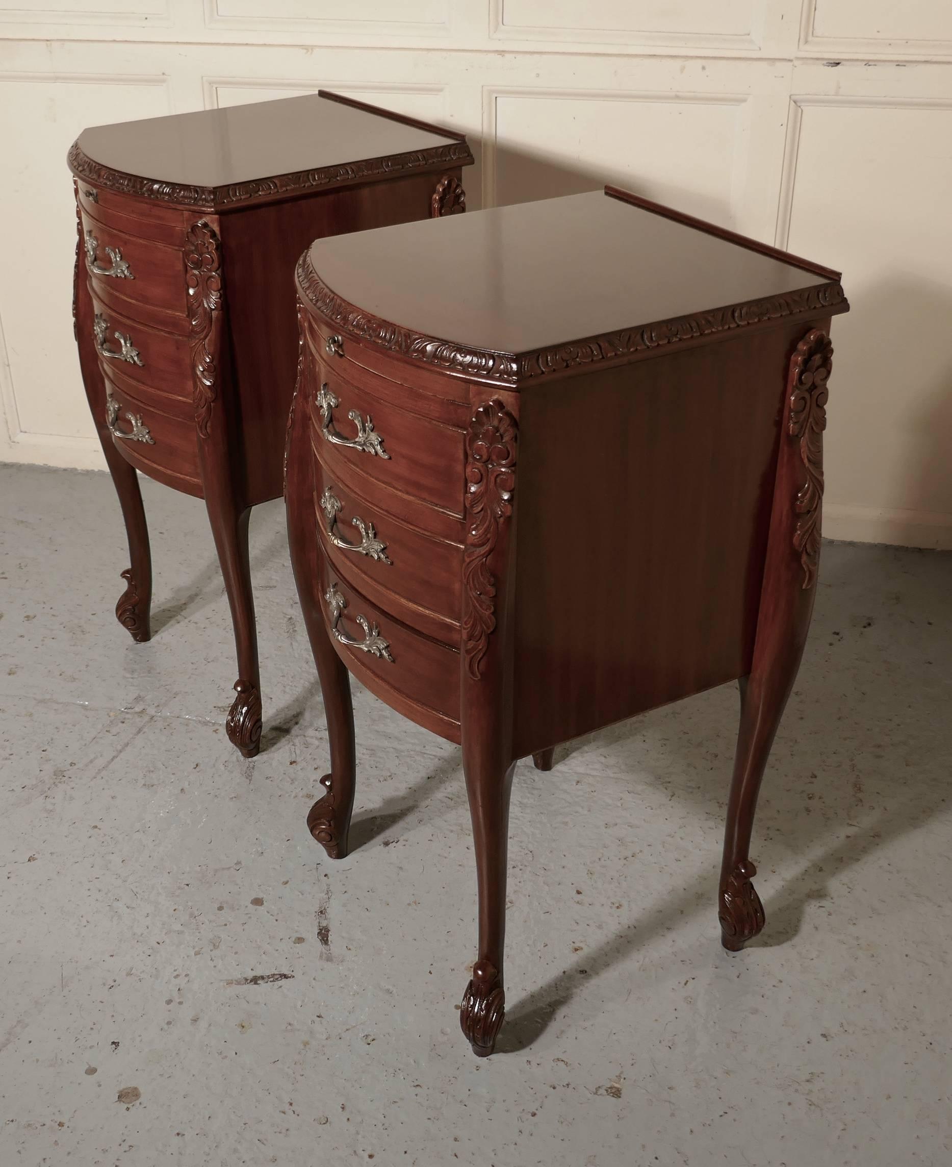 Pair of French Walnut and Ormolu Three-Drawer Bedside Cabinets 3