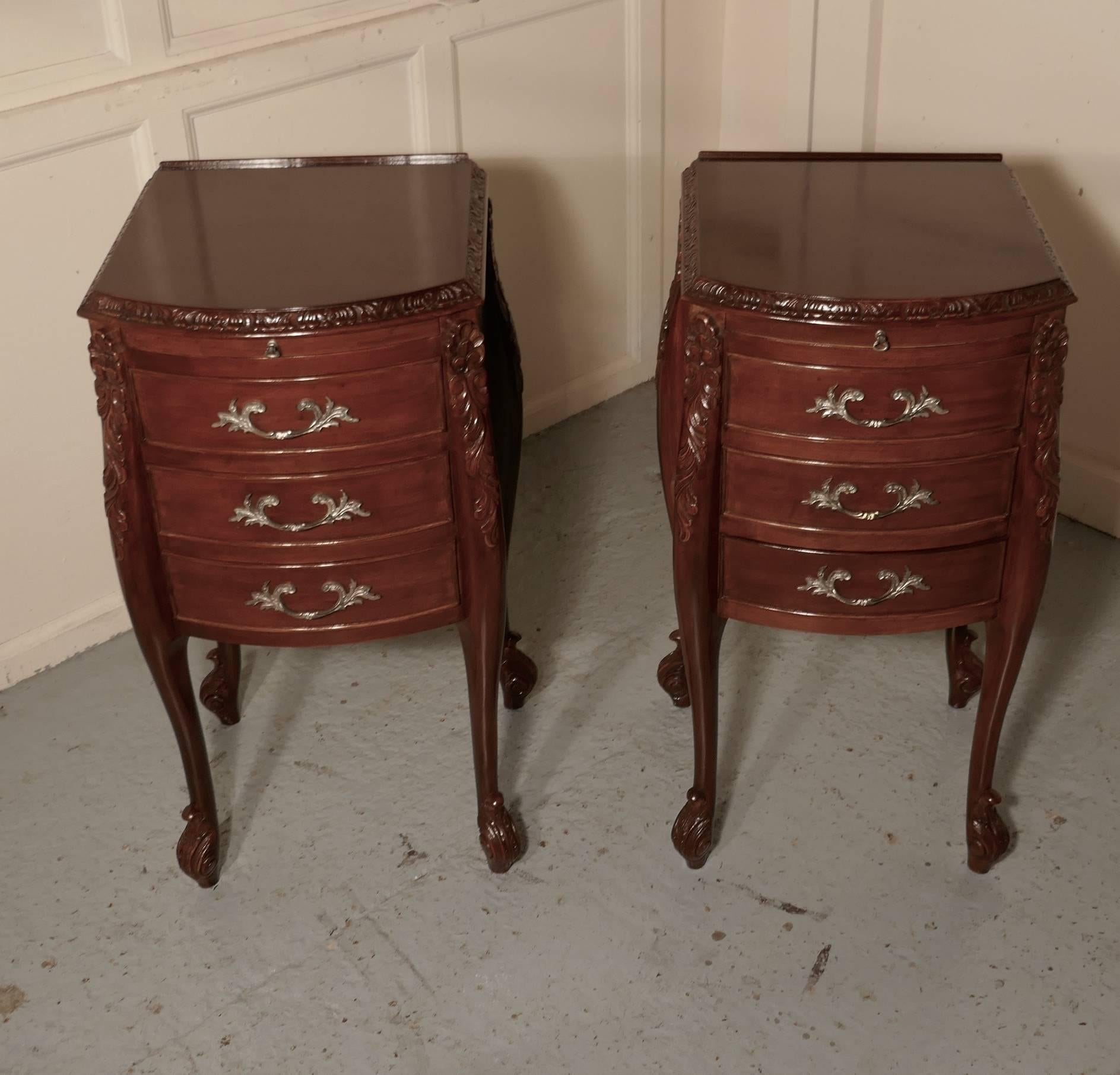 Pair of French Walnut and Ormolu Three-Drawer Bedside Cabinets 4