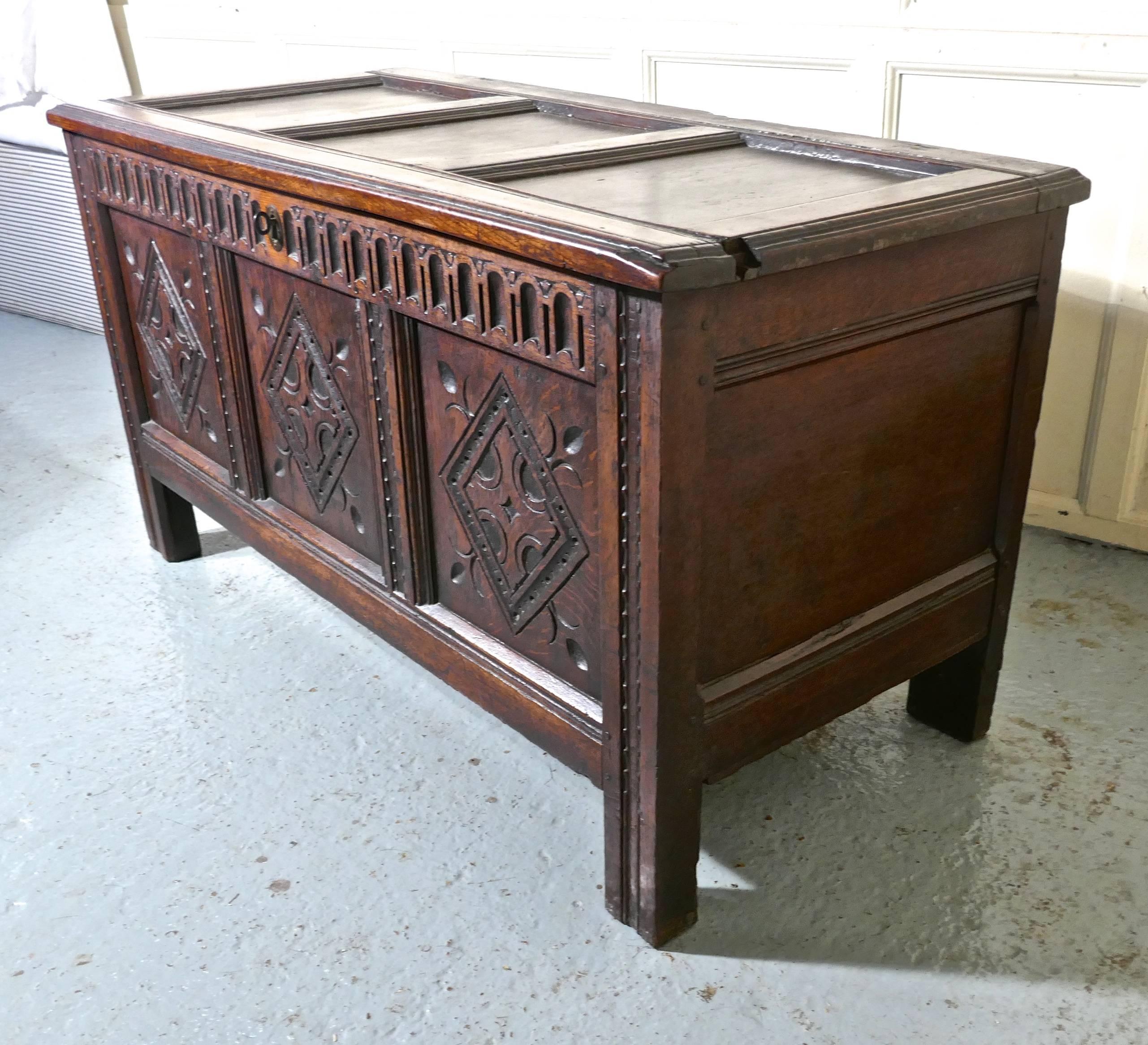 17th Century Carved Oak Coffer, with Key In Good Condition In Chillerton, Isle of Wight