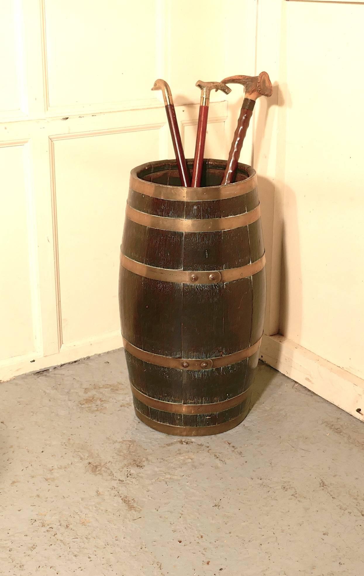 Large Brass and Oak Barrel Stick Stand In Good Condition In Chillerton, Isle of Wight