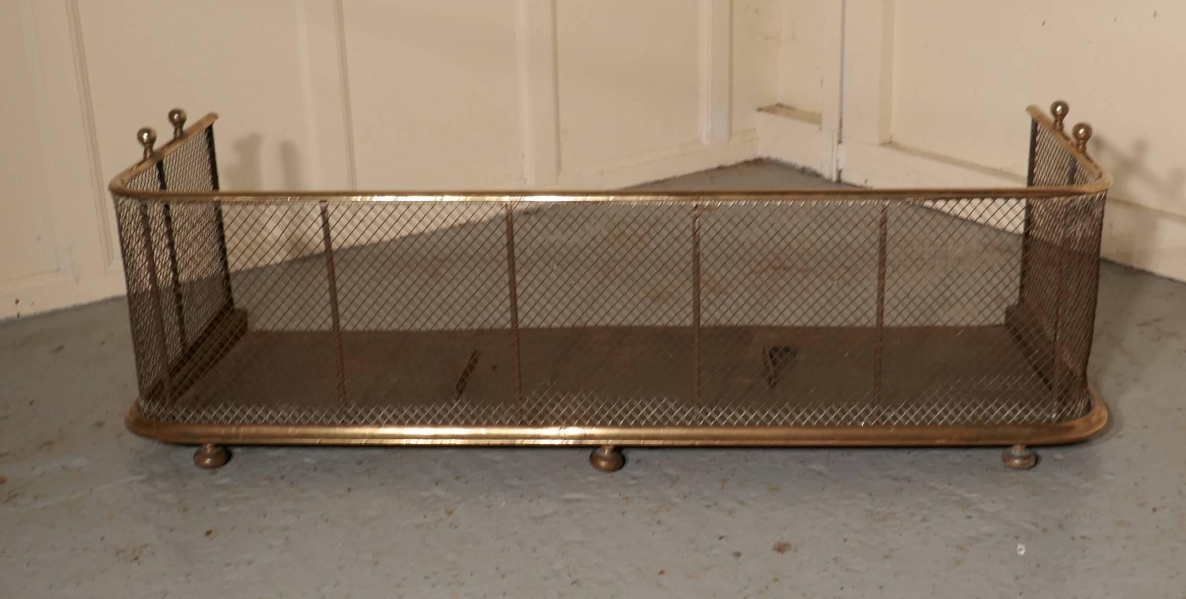 Large Victorian Brass and Iron Fender or Fireguard In Good Condition In Chillerton, Isle of Wight