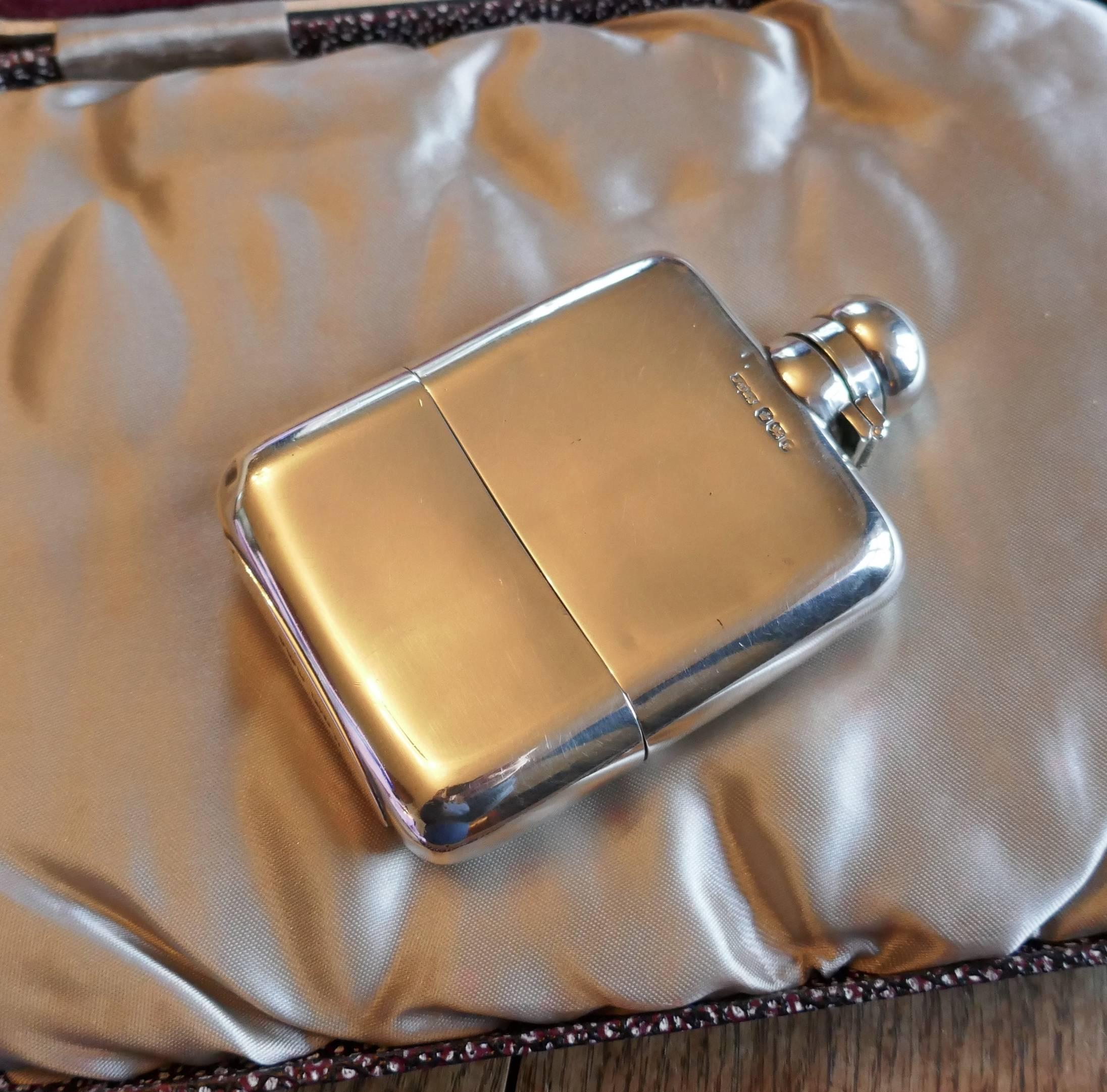Silver Hallmarked Hip Flask and Cup by J Dixon, Sheffield, 1909 In Good Condition In Chillerton, Isle of Wight